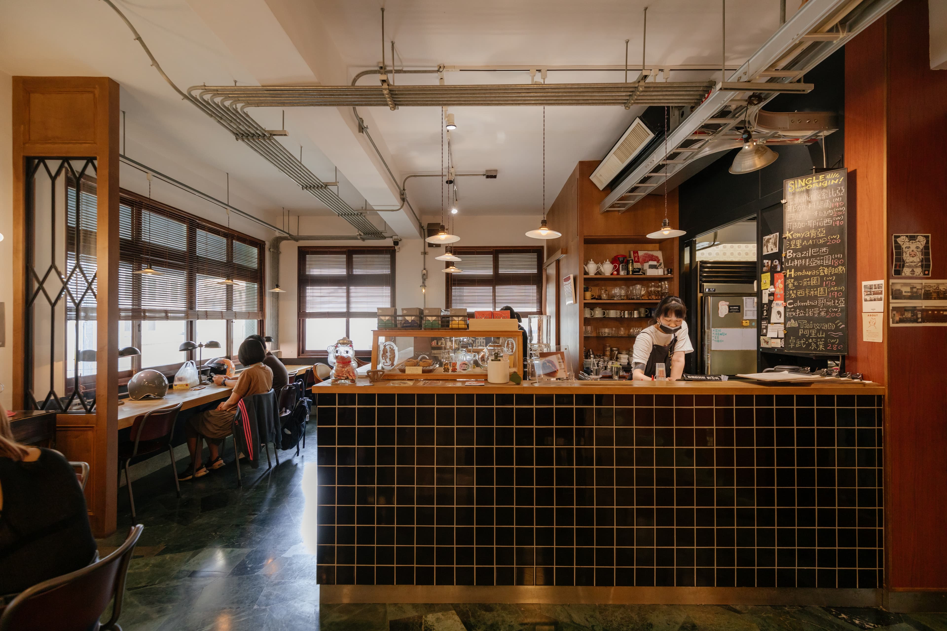 二樓由「St.1 CAFE & DESSERT」進駐,既復古又摩登。