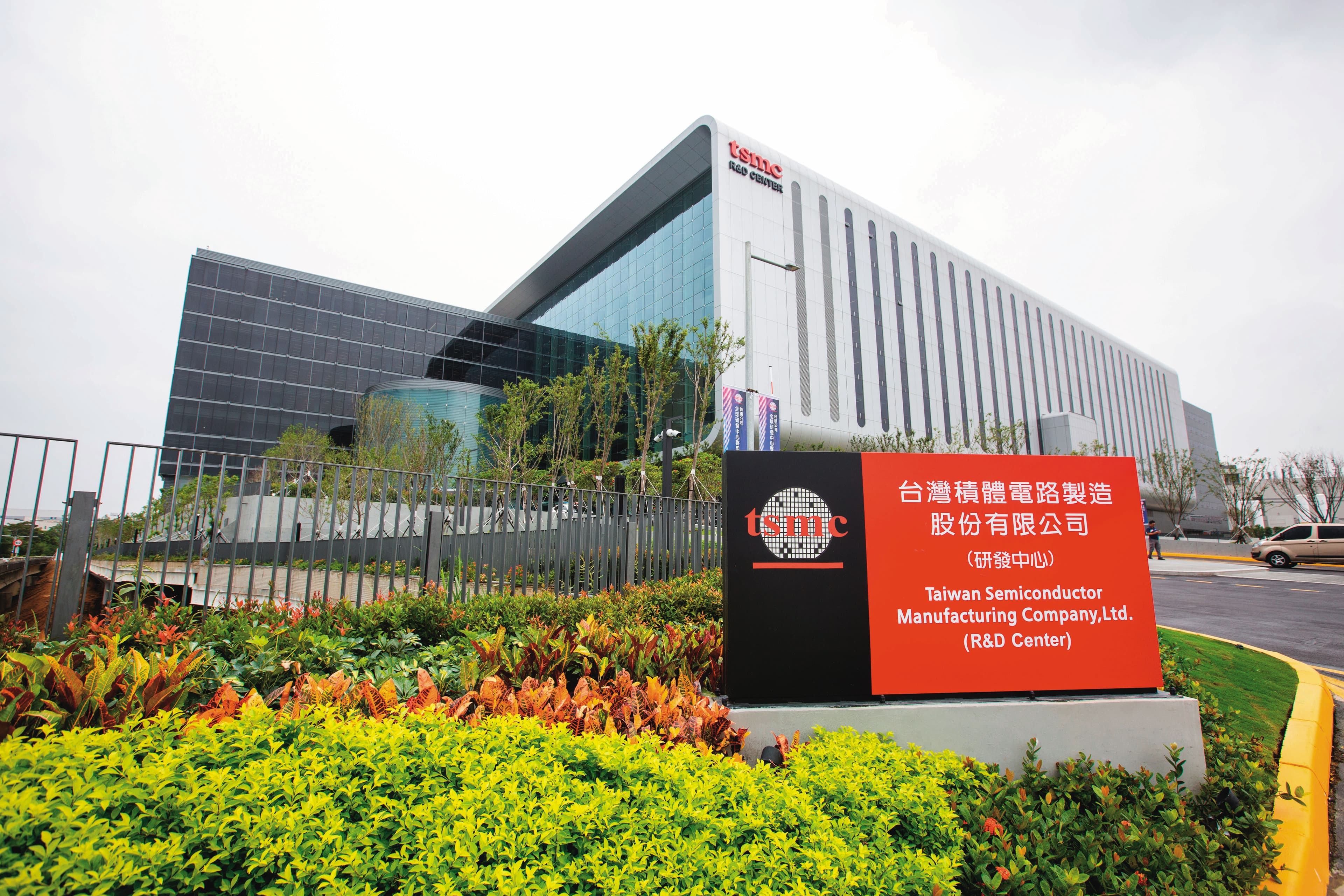 台積電上一季大賺2,748億元,同時調高全年營收預估以及資本支出計畫。