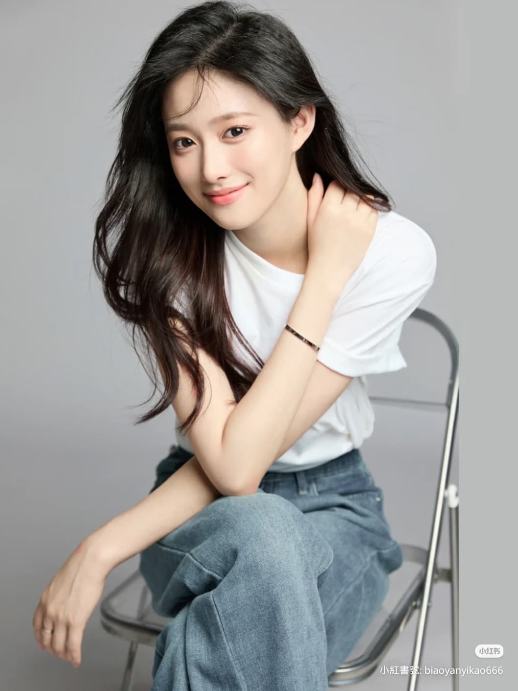 據悉是紐約大學學生的余意,曾演過網劇《少年歌行》,外型清秀不俗。(翻攝自余意小紅書)