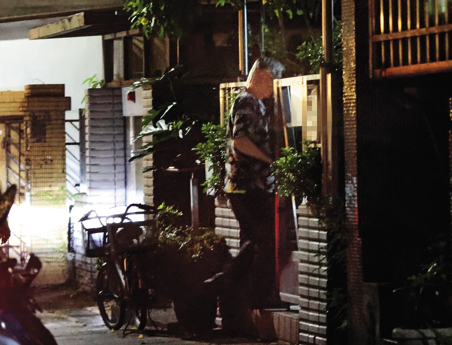 8/4 20:34吃完火鍋後,徐佳瑩與比爾賈分開回家。