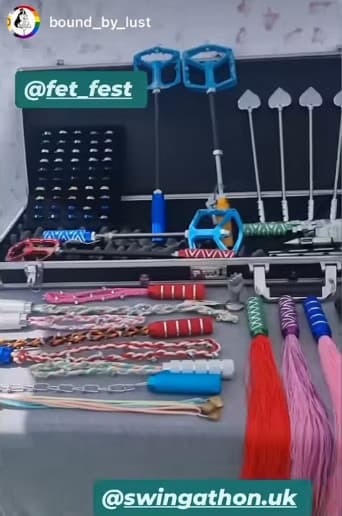 活動帳篷裡準備各式鞭子和鏈條等精緻的性玩具。(翻攝IG@swingathon.uk)