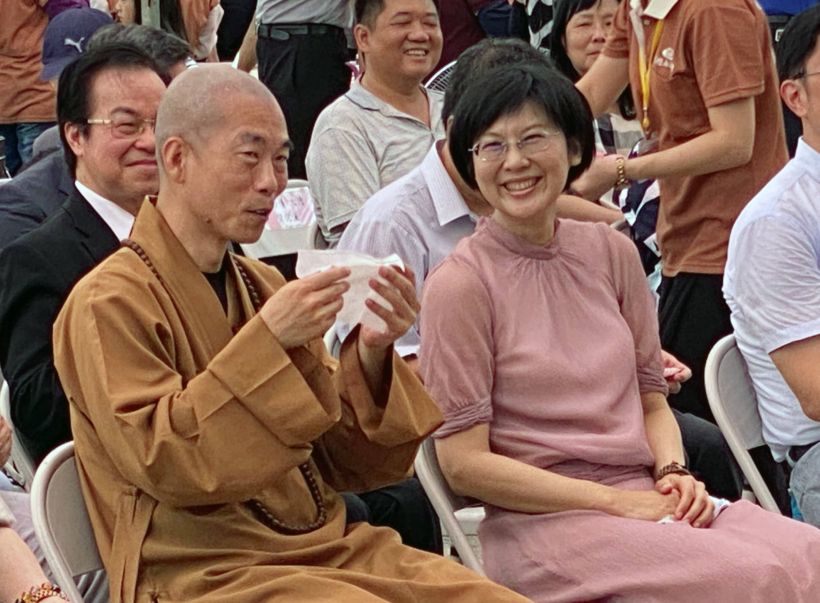 林岱樺和通法寺住持釋煌智關係密切,甚至被爆曖昧對話,2人今年6月因貪污、政治獻金案遭起訴。(本刊資料照)