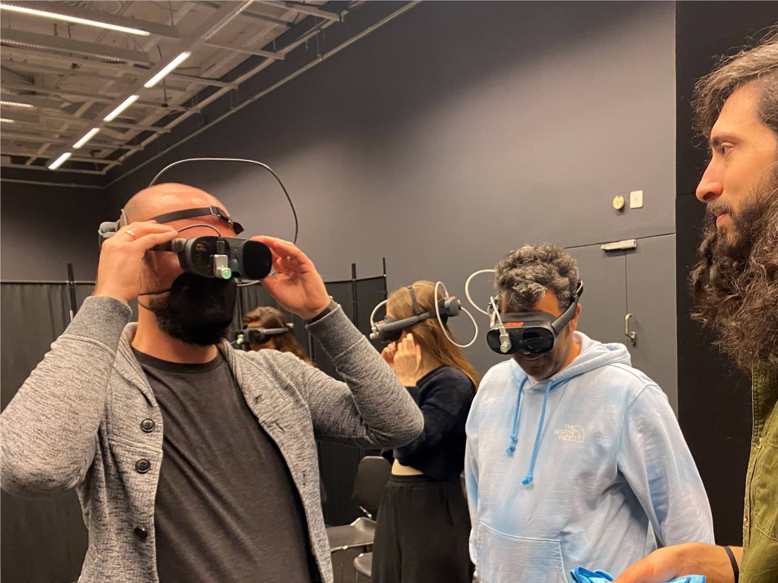 VR/XR技術加上劇場,擴展表演的可能性,打造沉浸式觀看體驗。(國家兩廳院、河床劇團提供)