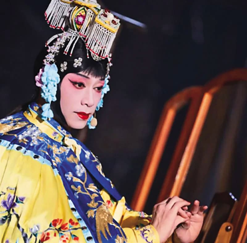 AKIRA在綜藝節目《披荊斬棘4》,男扮女裝挑戰京劇角色虞姬,這扮相好像有點美。(翻攝自AKIRA微博)