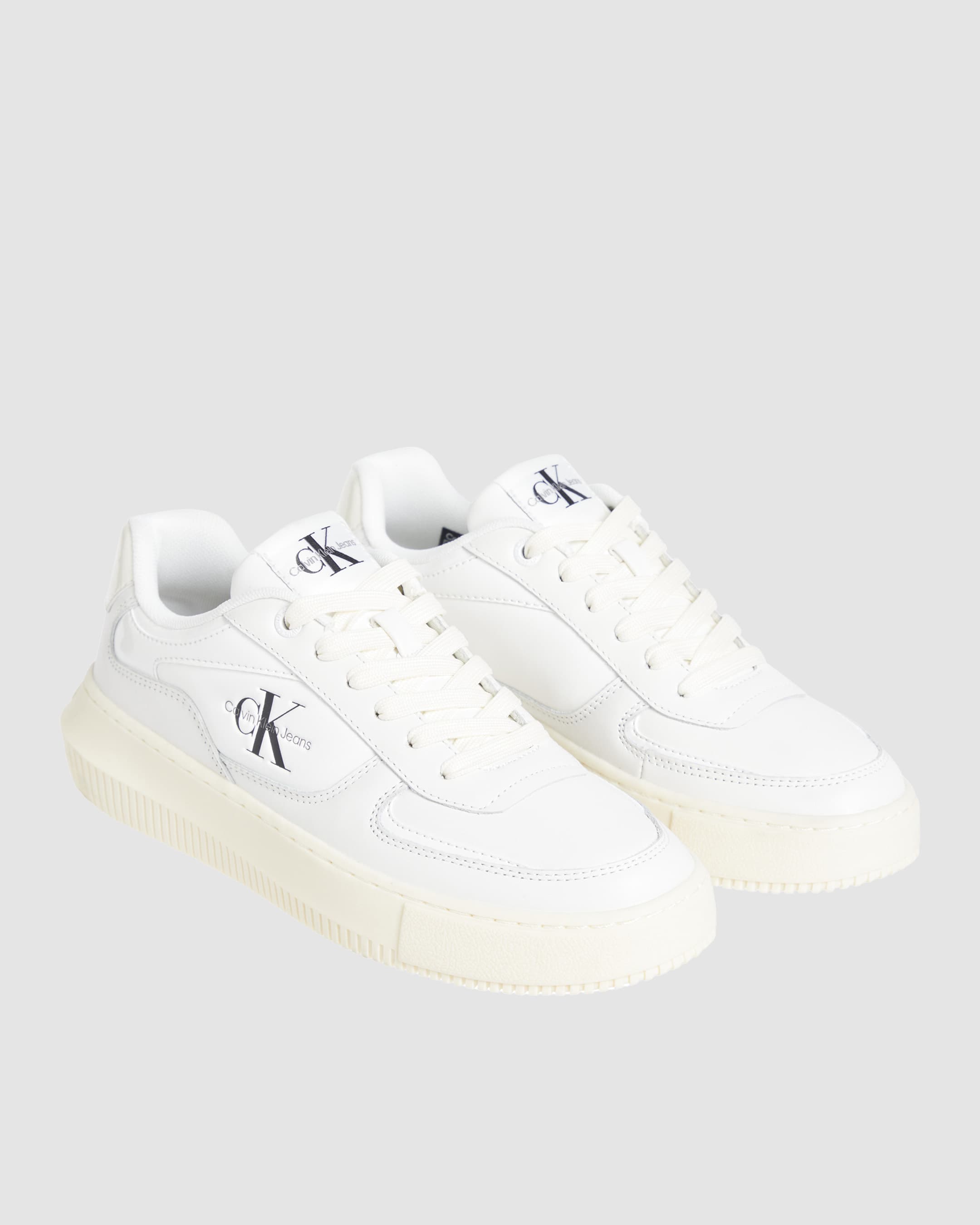 標誌皮革運動鞋。NT$5,280(Calvin Klein提供)