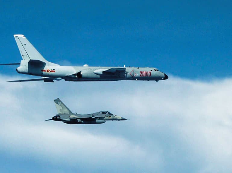 2021年10月1日、2日,各有38、39架中國解放軍戰機擾台,當天最高架次紀錄在2天內2度被打破。(國防部提供)