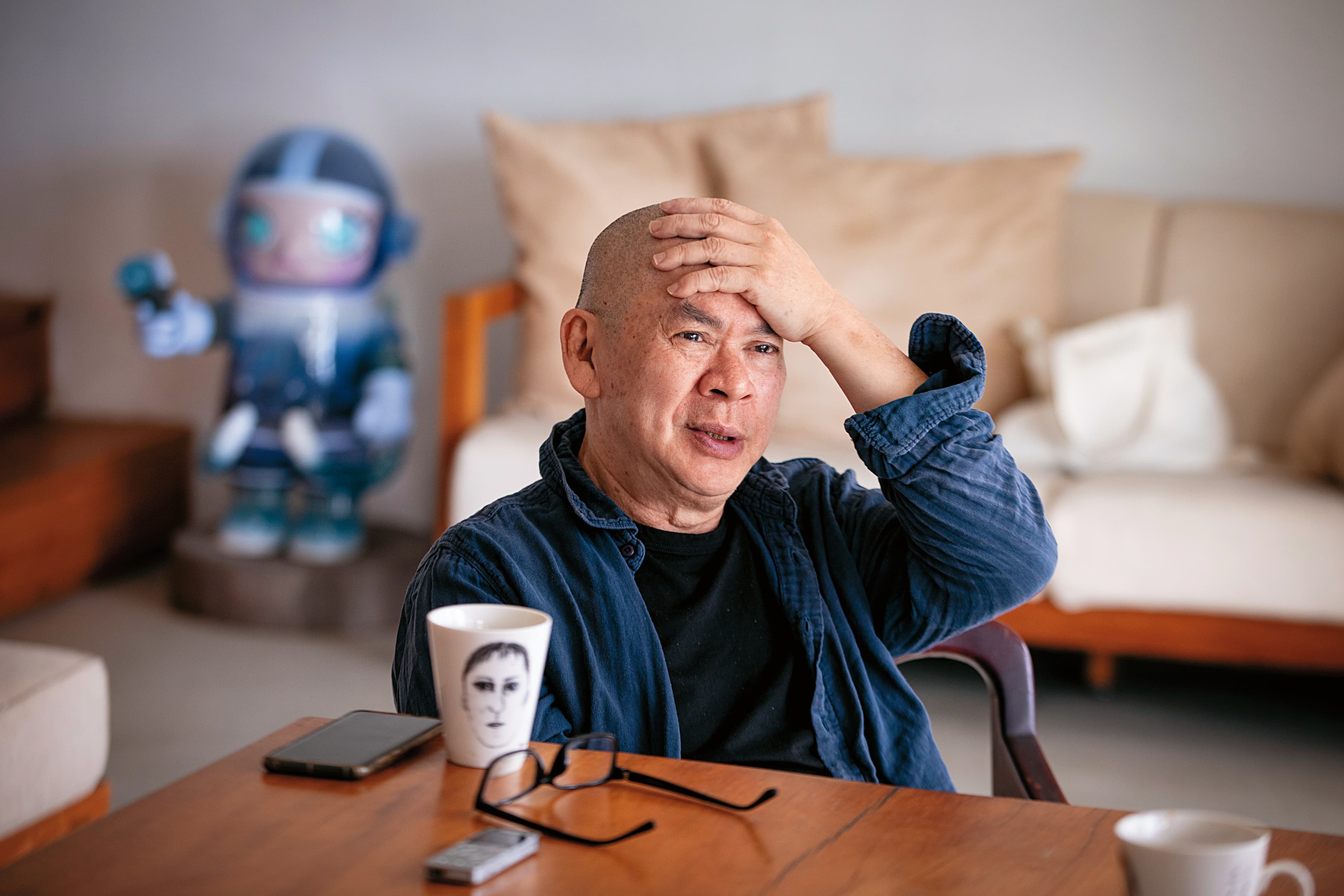 訪談這天,蔡明亮熱情又誠懇地回答問題,表情與肢體豐富。