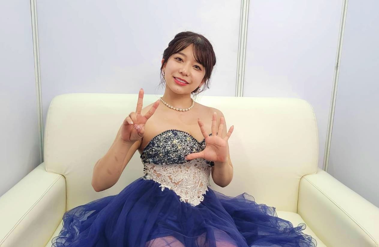 日本AV女優川越仁子的名字「にこ」與日文數字「二五」同音,這樣大家就很容易記住她囉。