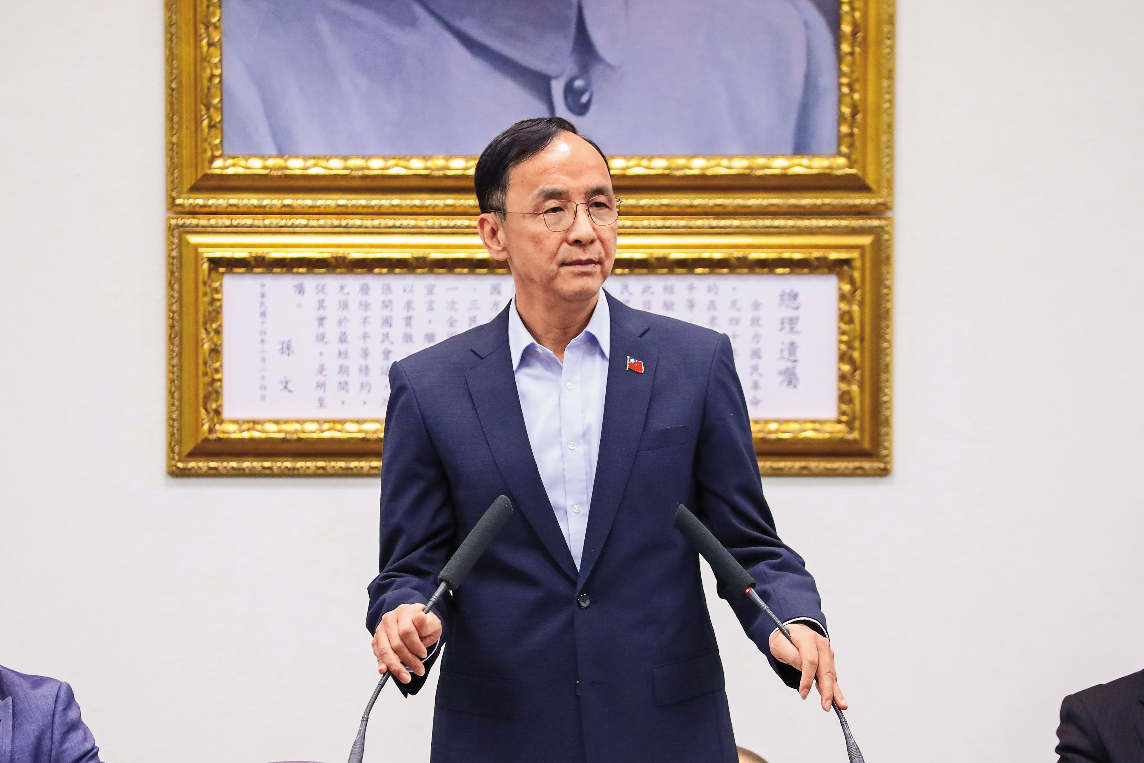 藍軍第一階段發動的罷綠案全軍覆沒,讓國民黨主席朱立倫備感壓力,黨魁威望面臨衝擊。(國民黨提供)