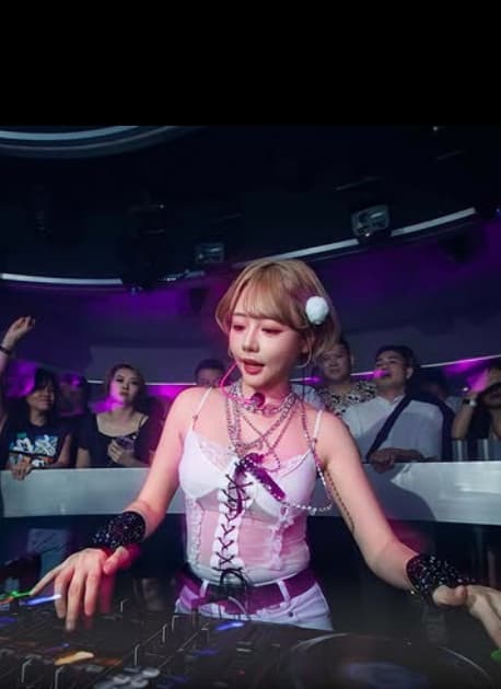 濱崎真緒引退後轉型當DJ。(翻攝IG@maohamasaki_official)