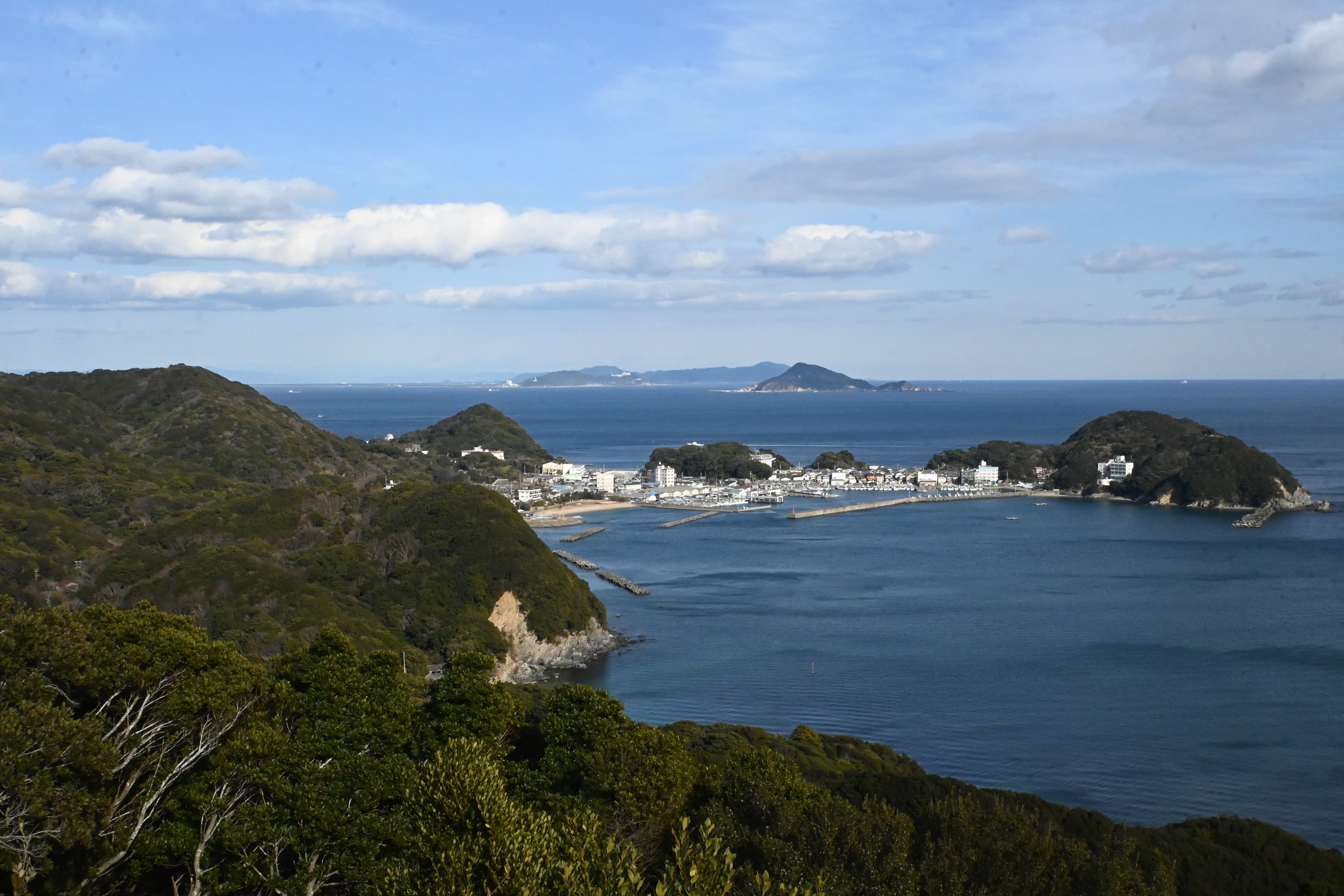 鳥羽港東北約2.5公里處的答志島,全島由三個聚落組成。