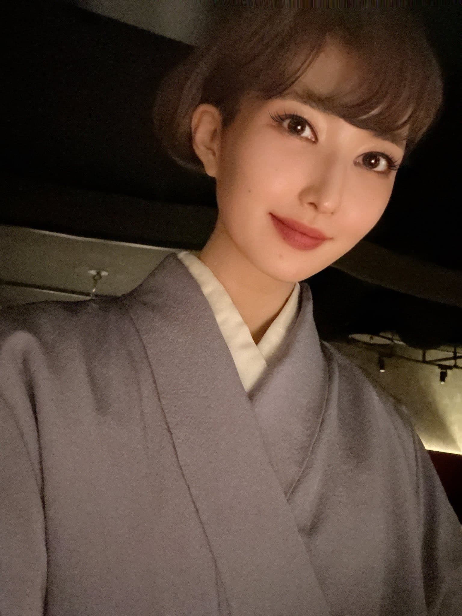保利澄香20歲就結婚,先後有過3段婚姻但全部告吹,對象都大她超過10歲。(翻攝自X@yasasi_manasama)