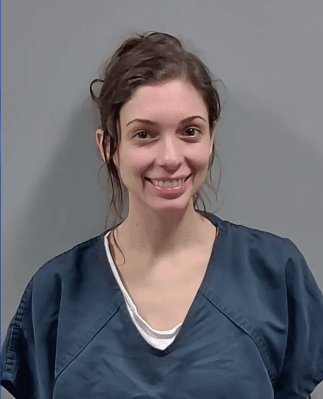 尼可萊特毀壞房東的古董家具。(翻攝自Escambia County Sheriff’s Office via wkrg)