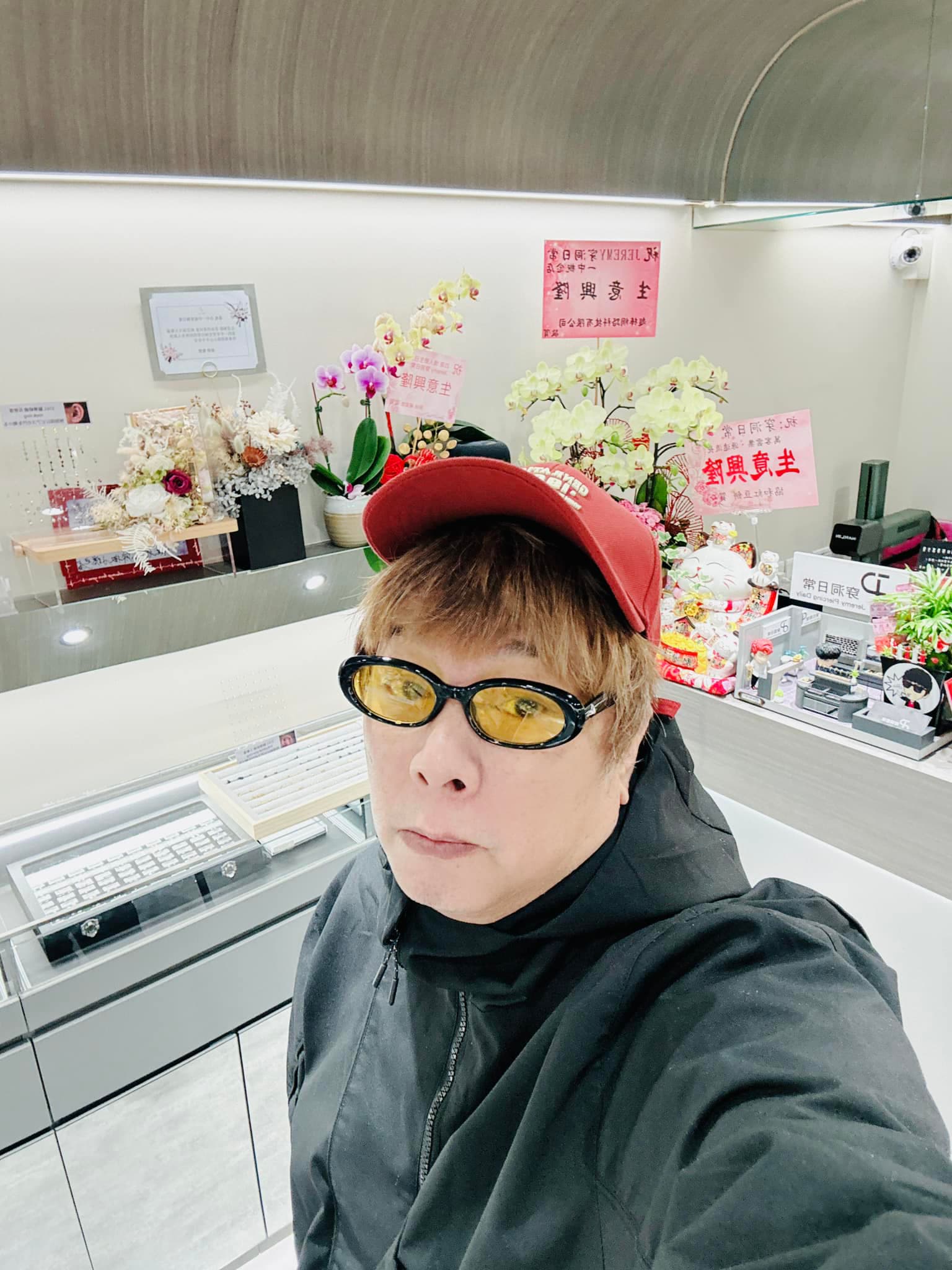 曹西平稱獨自扛下父親久病及家中貸款重擔。(翻攝自劉曹西平臉書)
