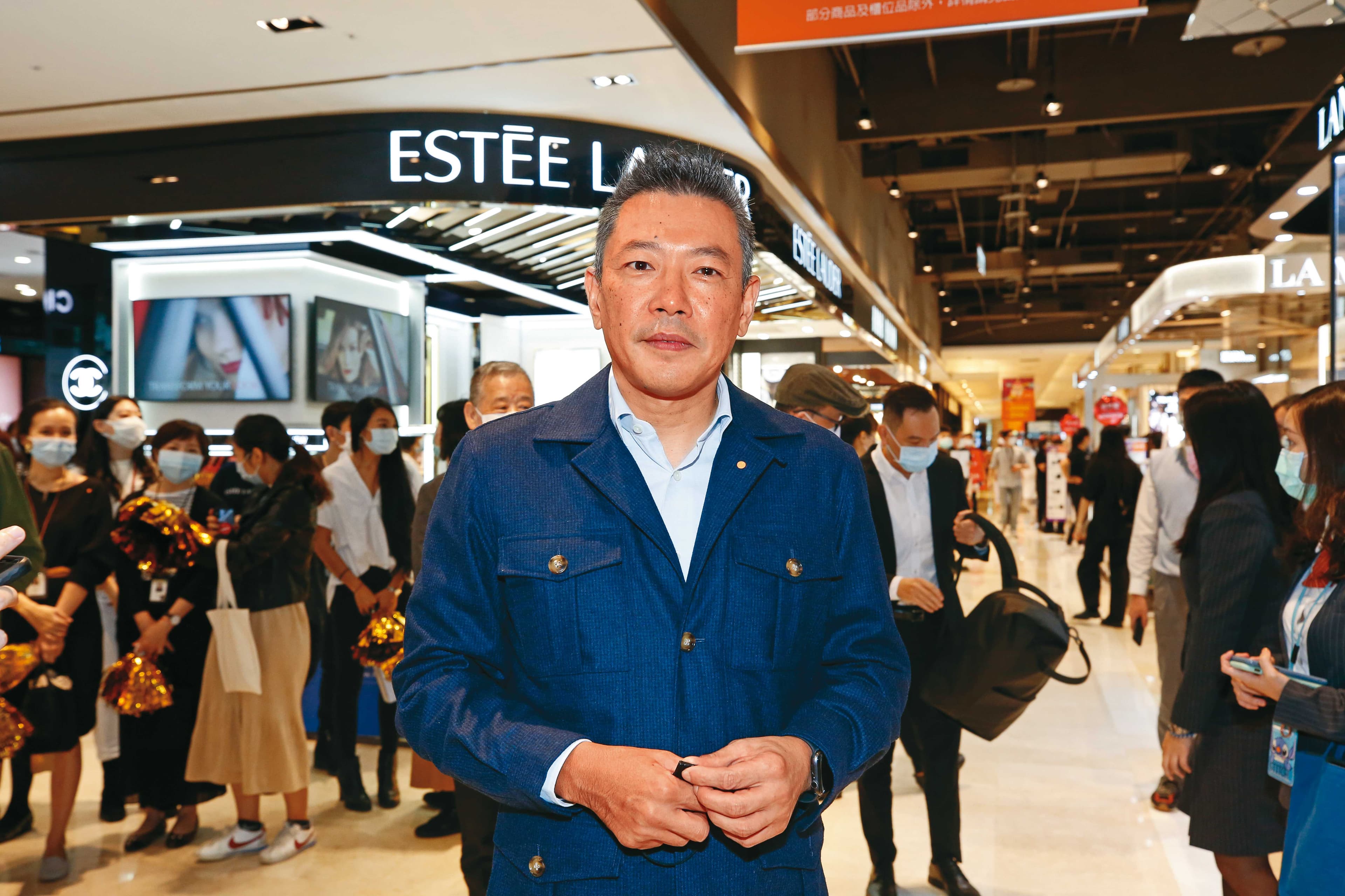 現任總經理吳昕陽家族經營新光三越多年,如今改選董座再爆叔侄對槓。