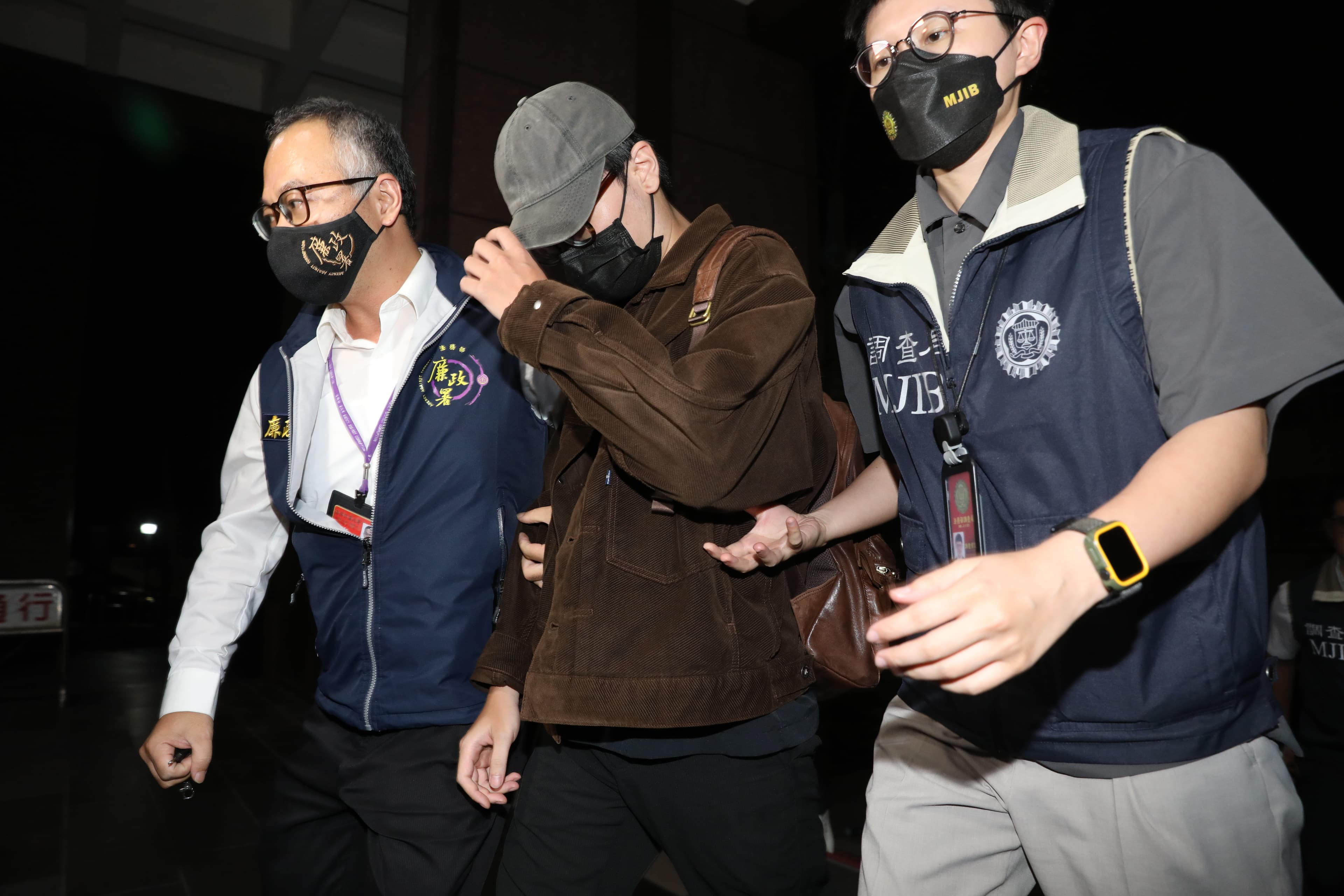 法官石育恩涉犯《組織犯罪防制條例》,遭北檢以80萬元交保。