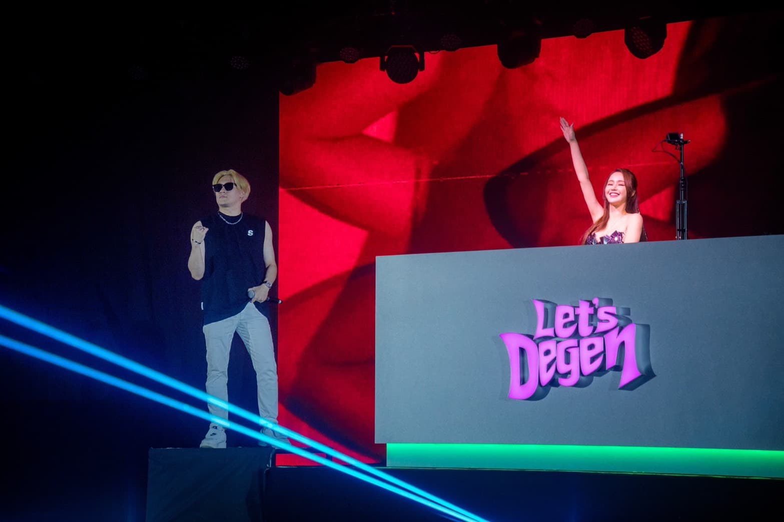 身材火辣的DJ Veena和沈建宏雙雙飛澳門出席音樂節。(本人提供)