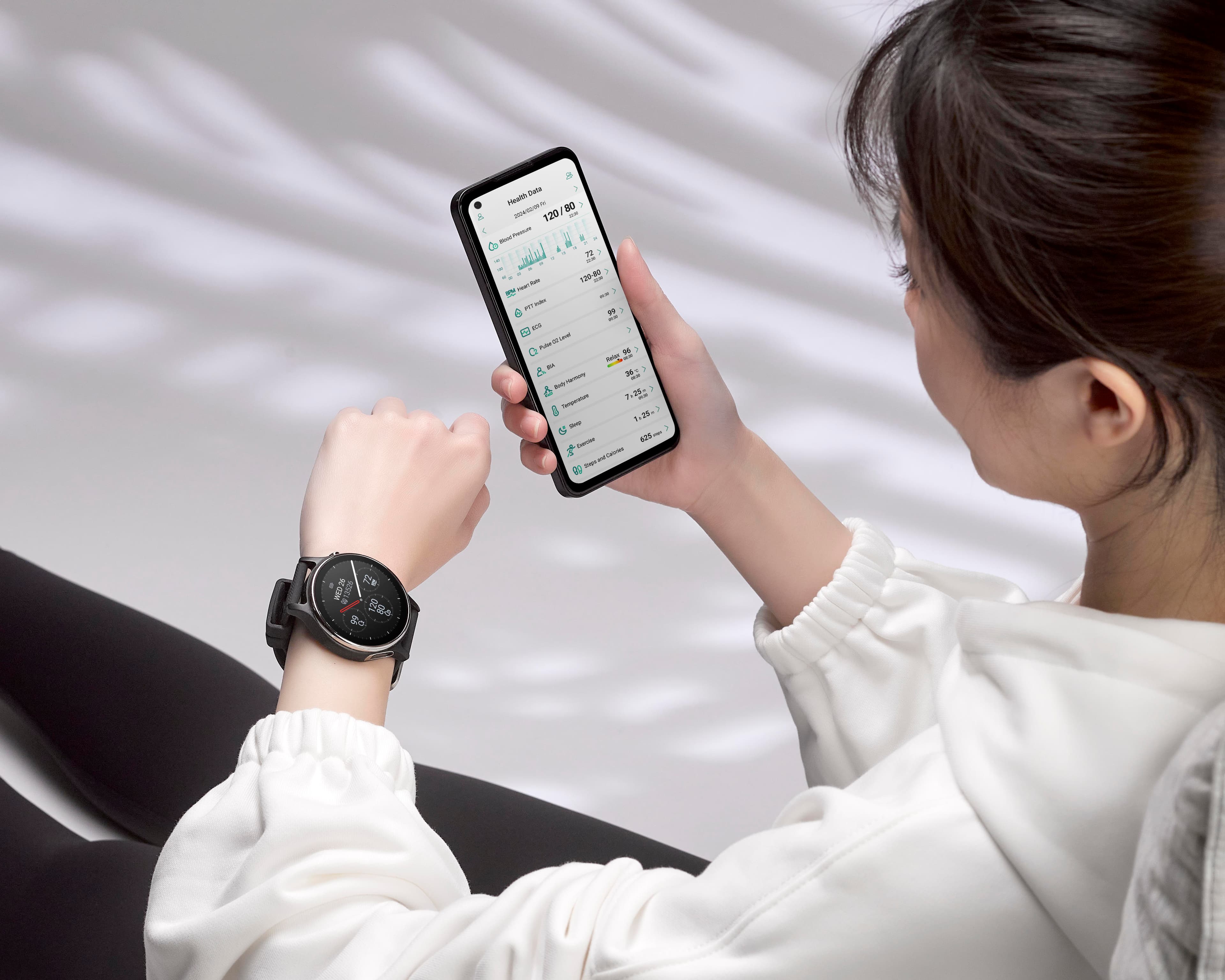 新版ASUS HealthConnect App,除了操作容易,亦導入三大功能,包括:「尋求幫助」、「跌倒偵測」、「關懷追蹤」,當遭遇緊急情事時,將主動發送通知和所在位置予設定聯絡人,及時應對。 (華碩提供)