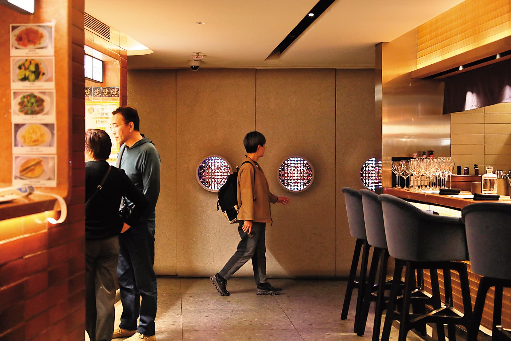 「Artifact Bar」隱藏在怡和大廈美食街的不起眼角落。