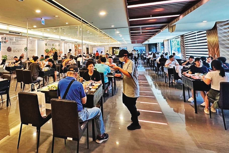 被稱為KTV南霸天的享溫馨,餐飲也是集團重點經營項目之一。(翻攝享溫馨KTV臉書)