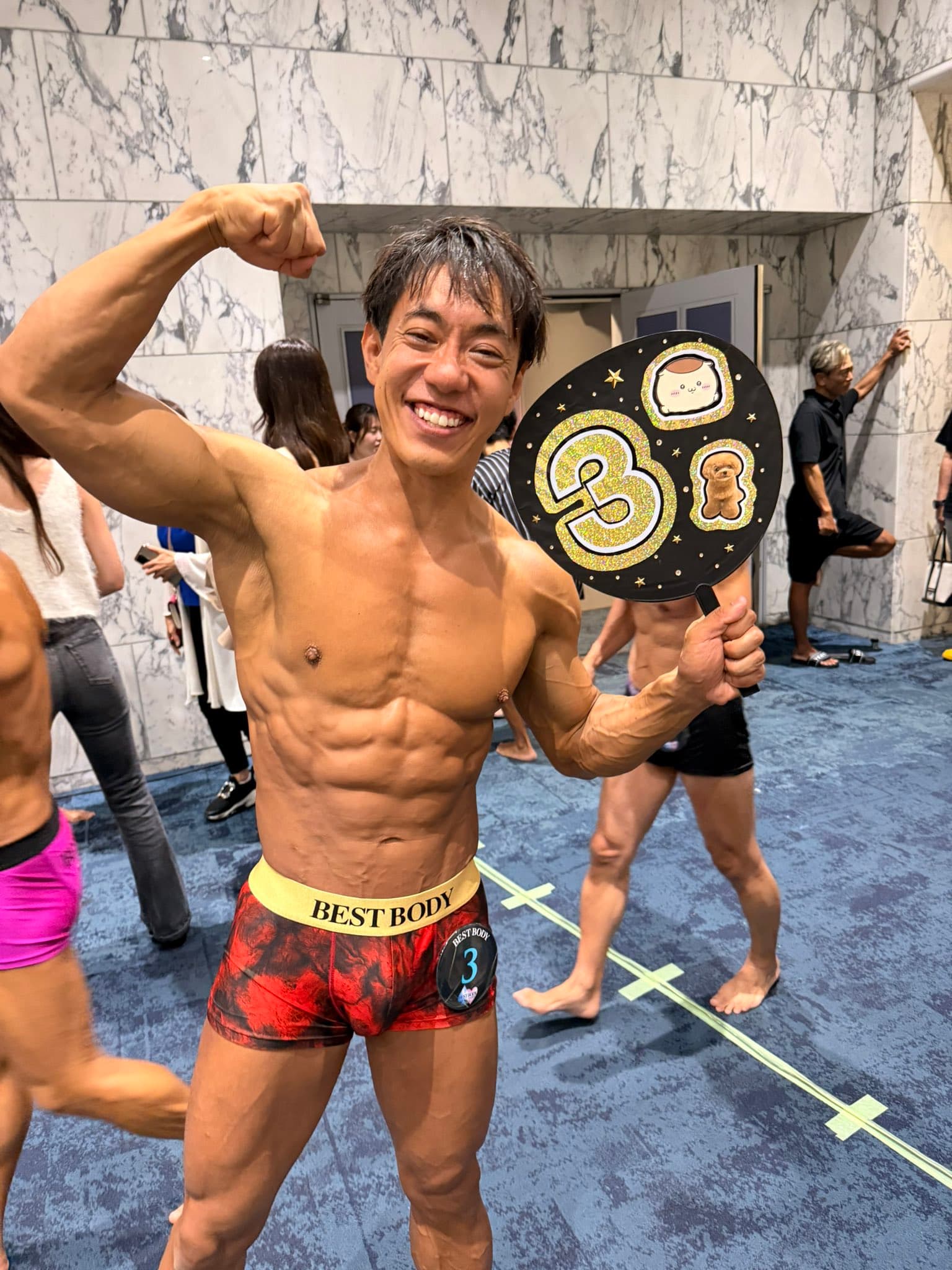 堀大輔展開為期1週、24小時不間斷的「短眠日常」極限連續直播,結果狀況百出。(翻攝畫面)