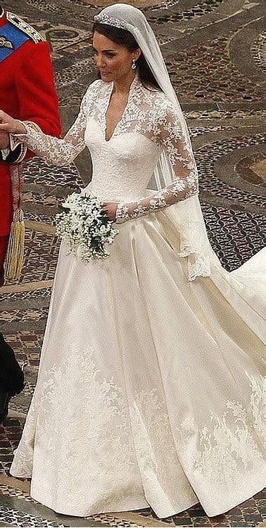 凱特王妃(Kate Middleton)2011年結婚時的婚紗,即是出自Sarah Burton之手。(翻攝自網路)