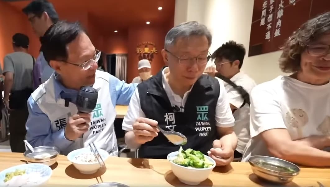 蔡壁如桌上「空空如也」,讓她一度以為「本來就是這樣子」。(翻攝自YouTube@柯文哲)