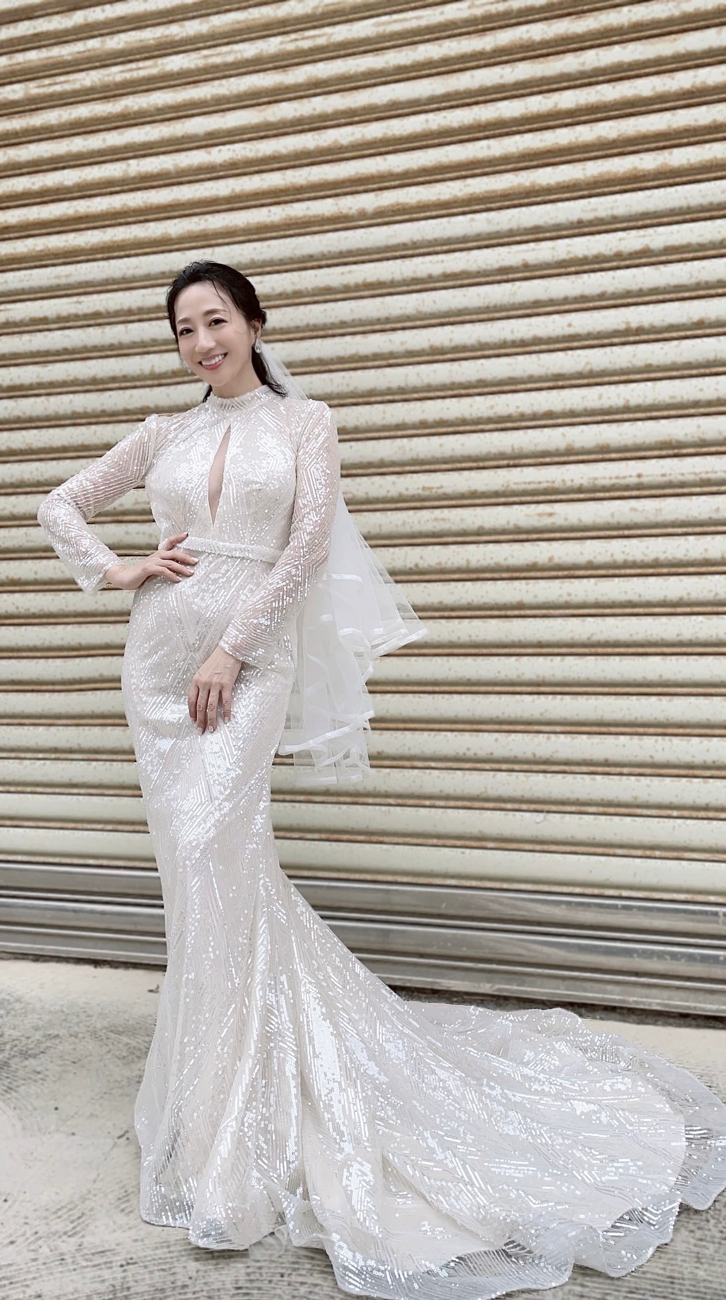 潘奕如第一次在八點檔穿婚紗,但其實已經非常有婚紗模特兒經驗。(民視提供)
