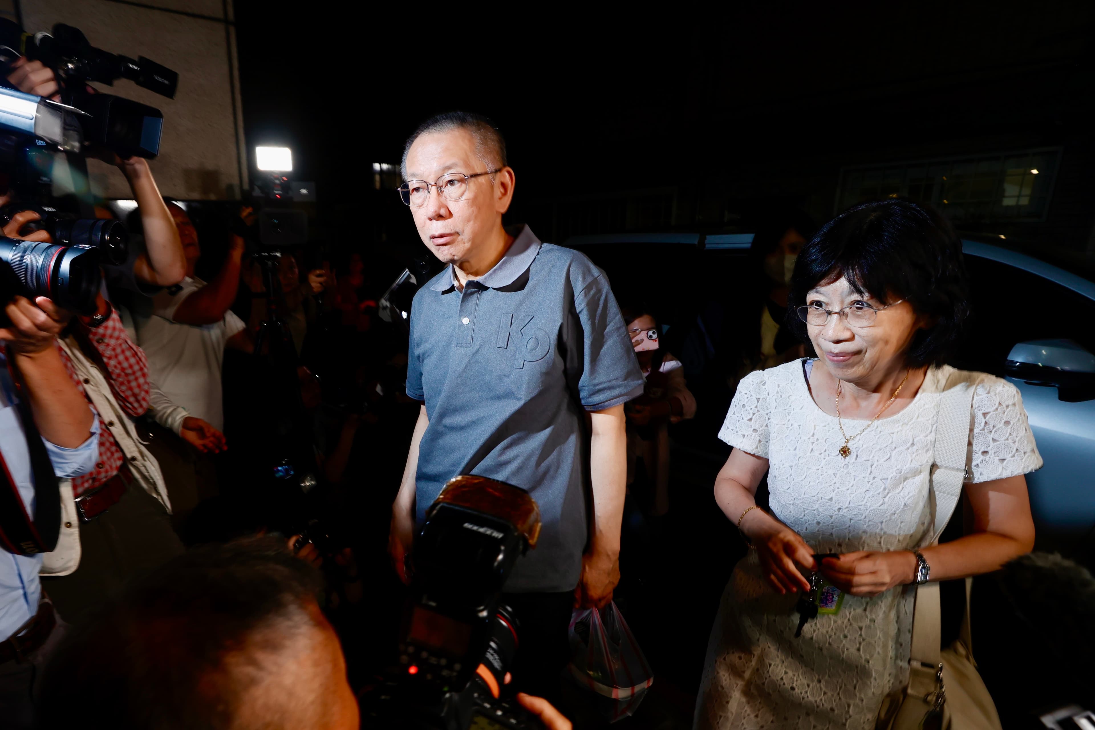 柯文哲交保後,與妻子陳佩琪返新竹老家。(本刊資料照)