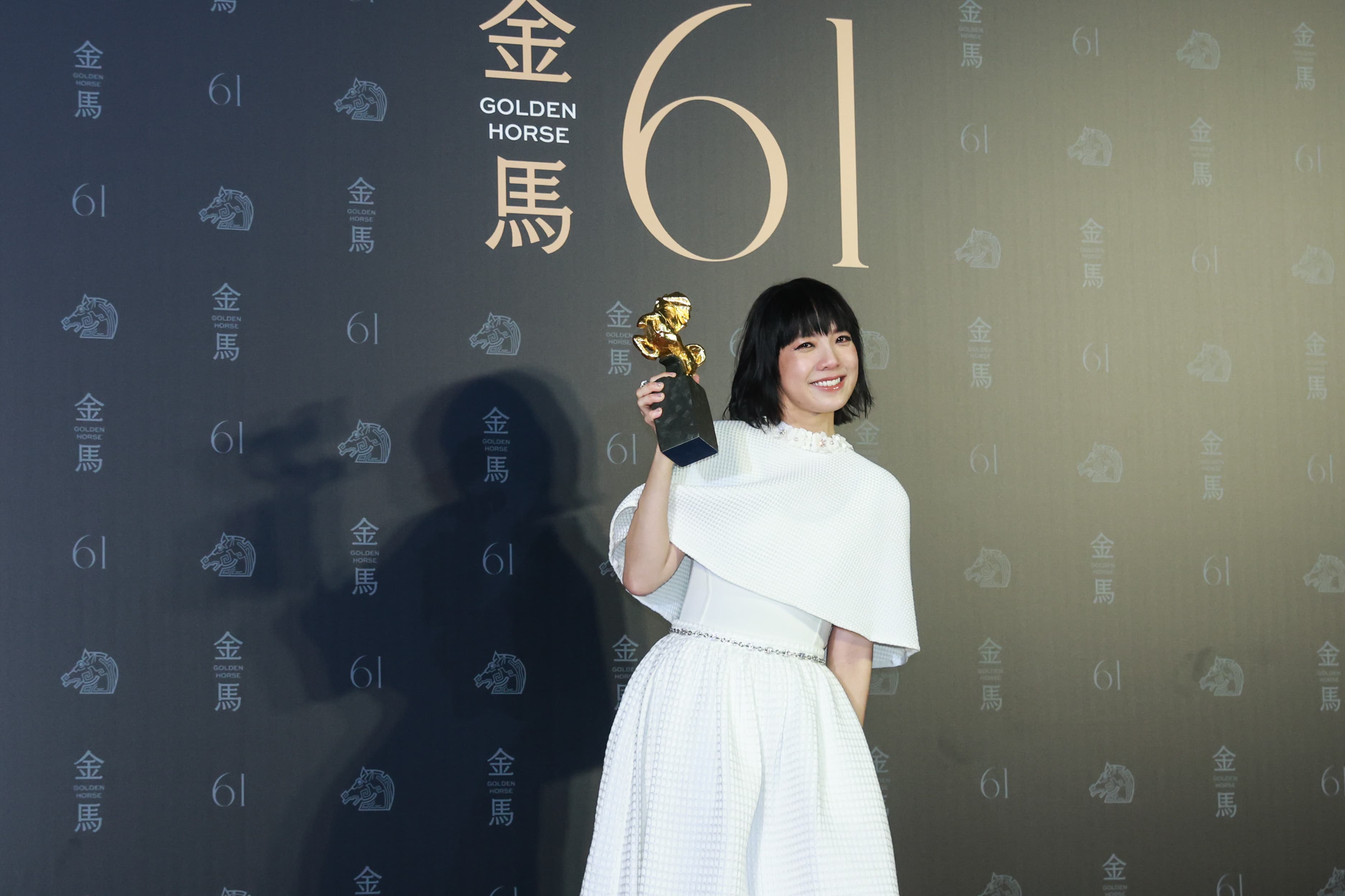 鍾雪螢感謝吳君如曾在監製作品信任她、起用她,這次竟擊敗了吳君如,自己也意外不已。