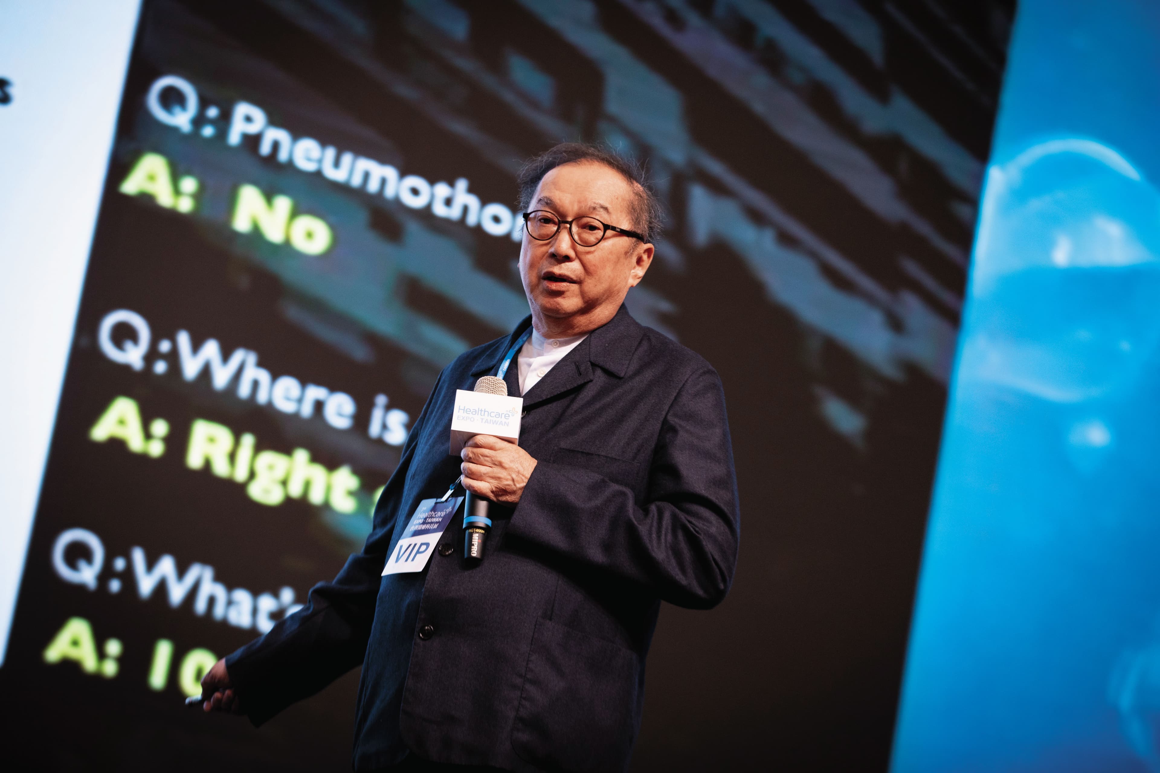 近年更趨低調的廣達董事長林百里,今年3度為AI出席公開活動,上台不是笑自己是電腦工廠的工頭,就是老工程師。