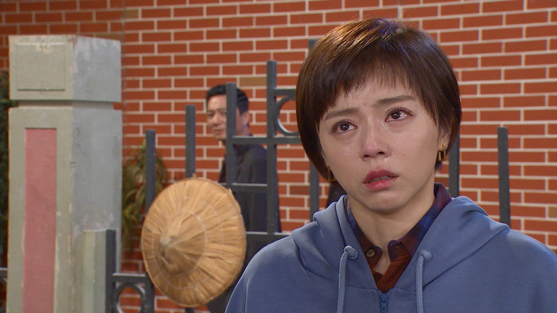 《愛的榮耀》藍葦華找到親生女王瞳,兩人演技超高,收視率破2024年連續劇收視率新高。(民視提供)