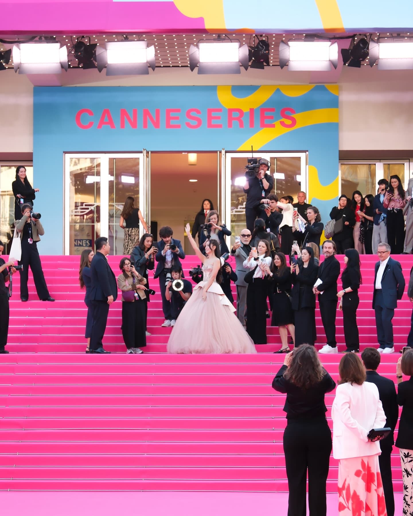 Jisoo是今年Canneseries 坎城國際劇集亮眼焦點。(翻攝Canneseries IG)