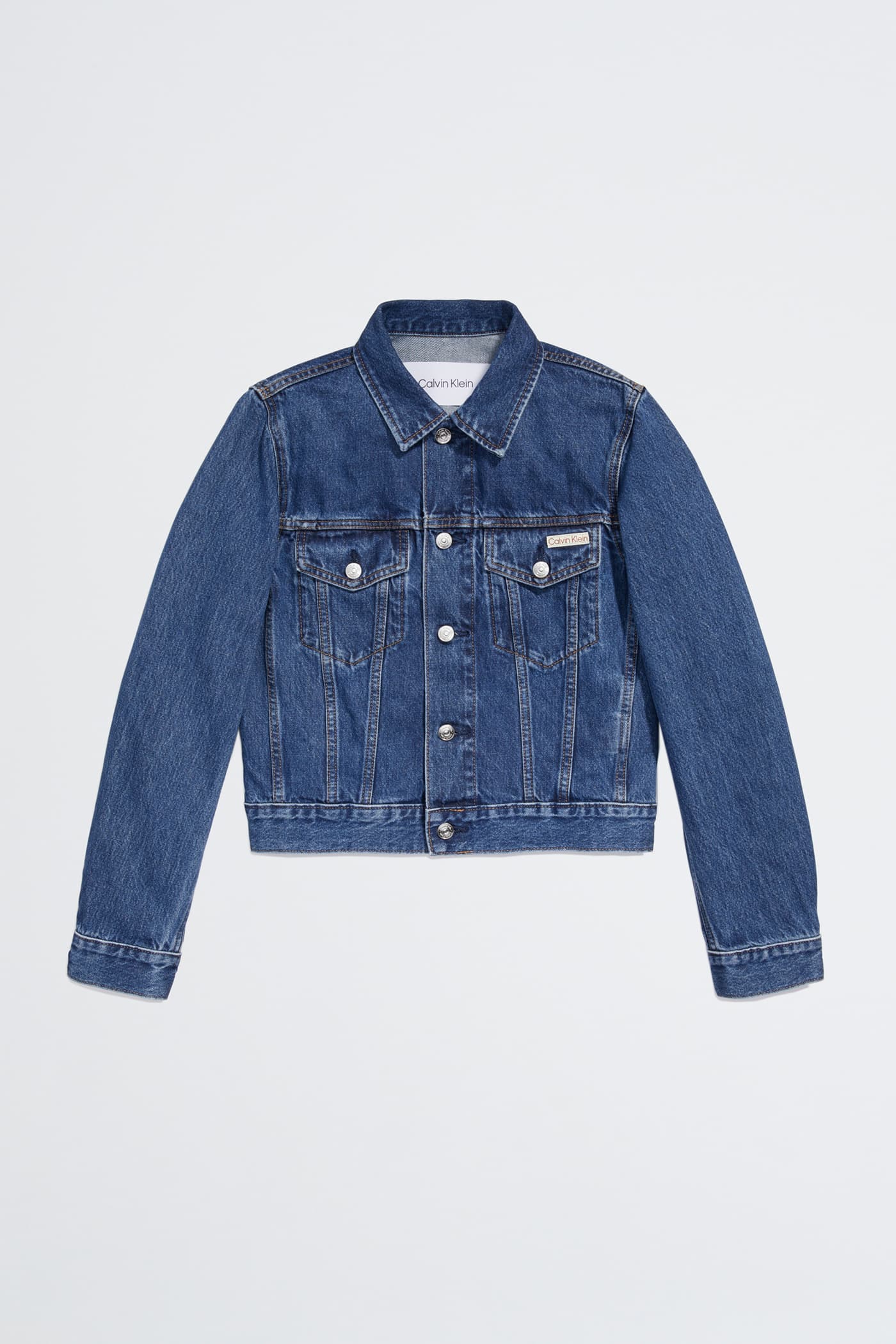 90s丹寧夾克。NT$6,980(Calvin Klein提供)