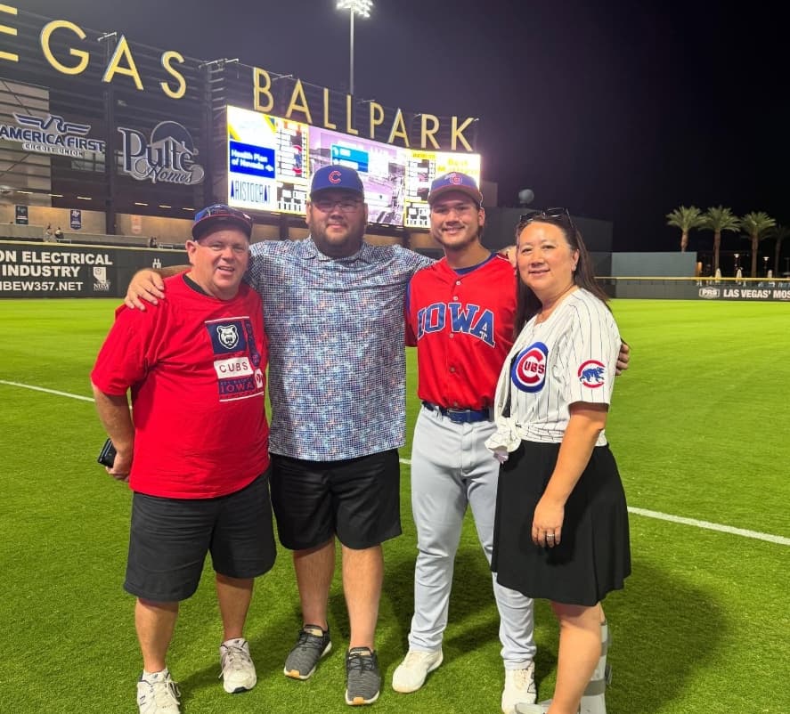 Jonathan Long與家人在球場合影。(翻攝自Instagram)