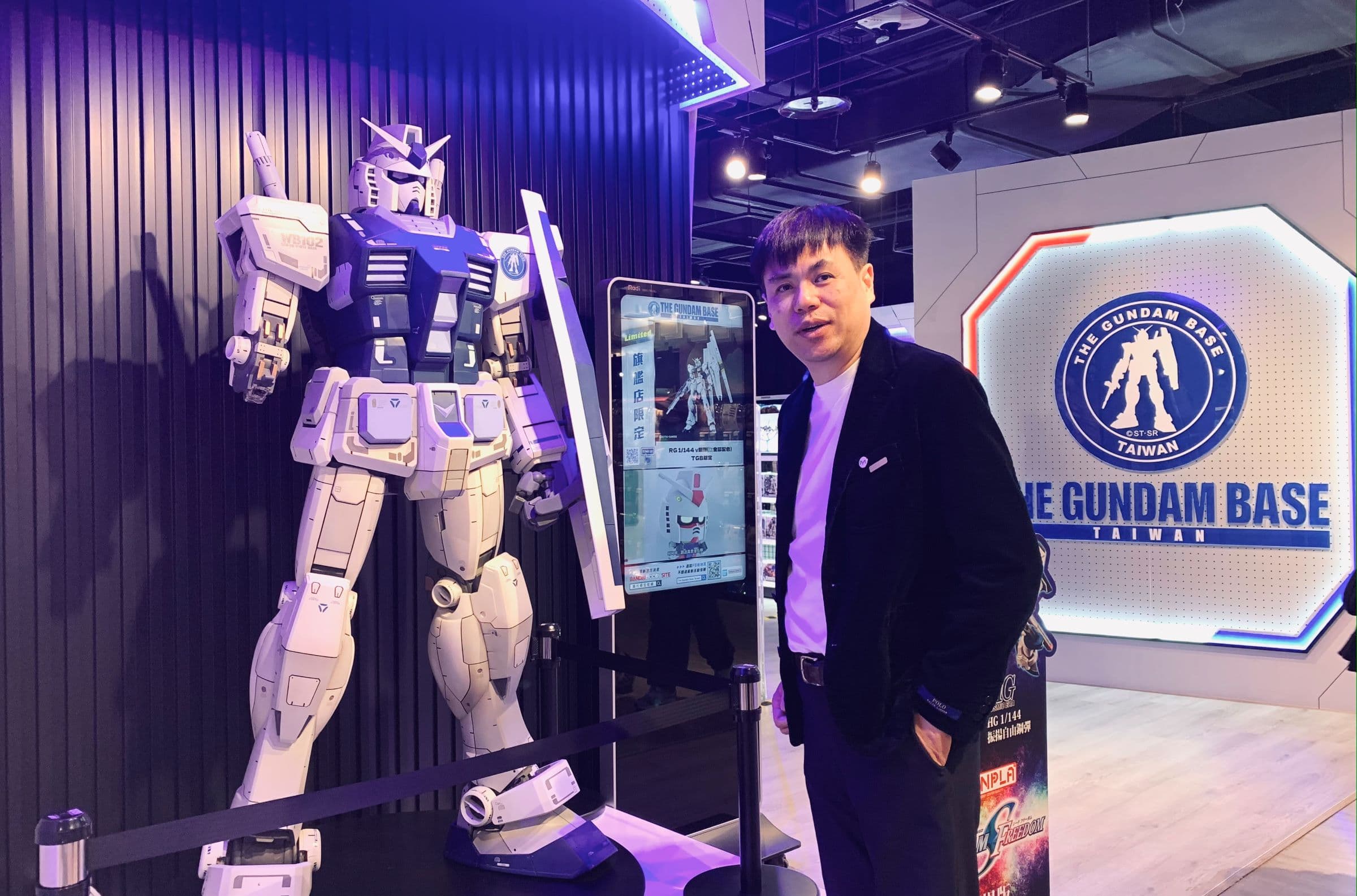 從小陳良信不只是電玩破台的高手,自承至今仍是動漫迷,《機動戰士鋼彈》他曾喜歡,但他說現在看的動漫不一樣了,踏上自贖之旅的《葬送的芙莉蓮》是其最近覺得不錯的作品。