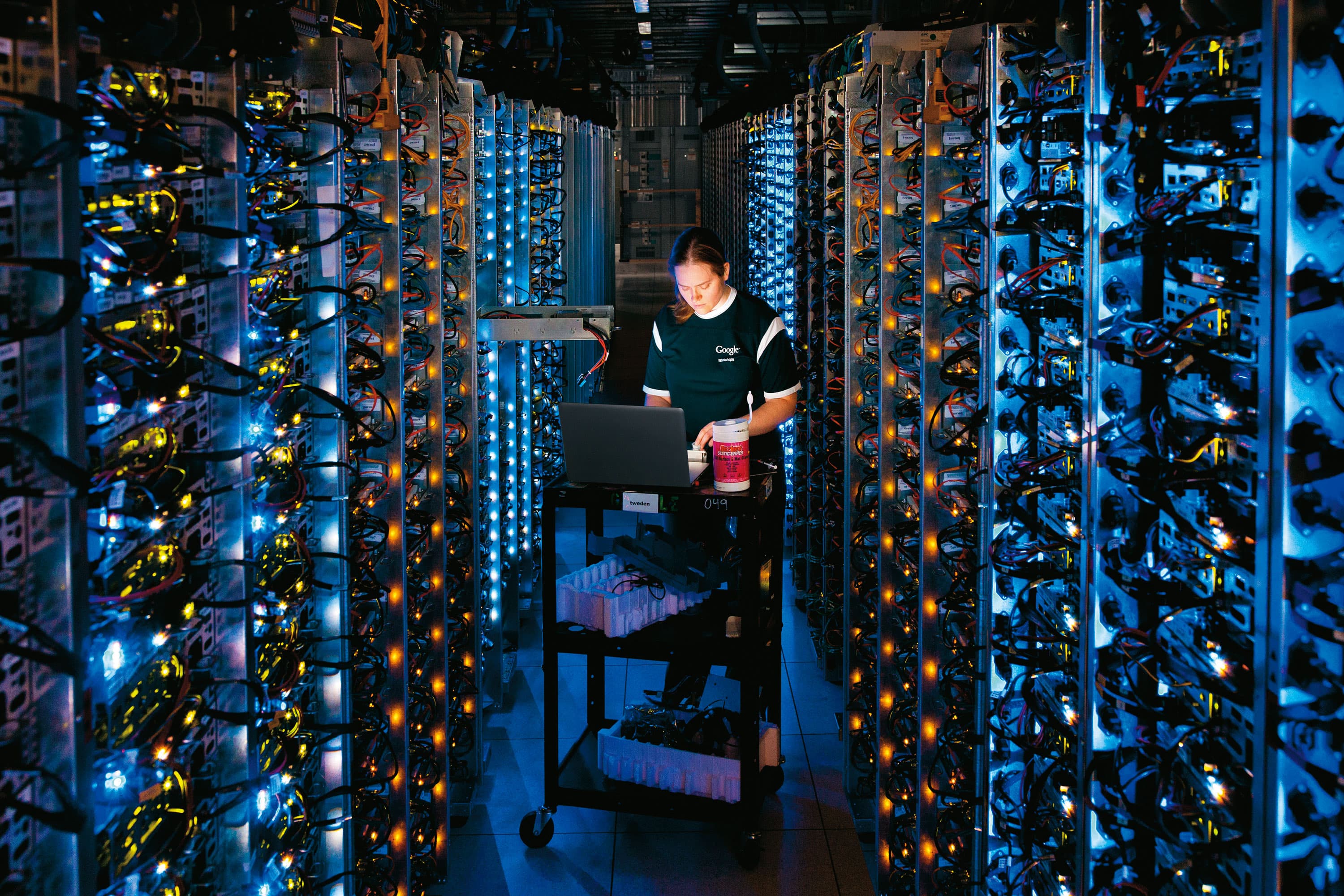 廣達躍為白牌伺服器龍頭,握有Google、臉書、微軟、亞馬遜、阿里巴巴等大型客戶。(翻攝Google官網)