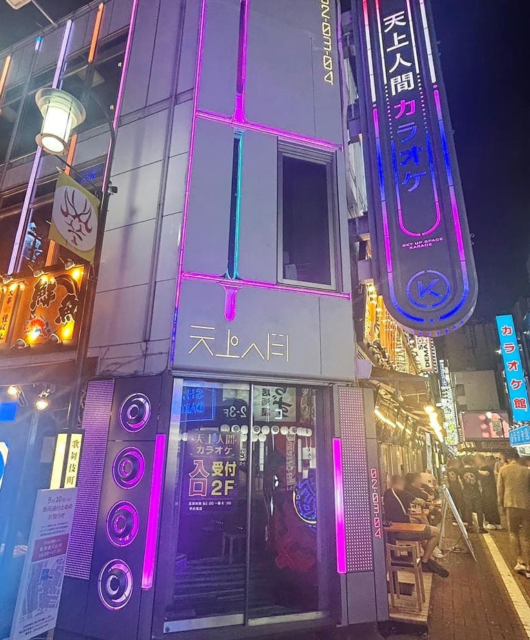「天上人間商務KTV」專門鎖定中國富豪。(翻自《Friday》)