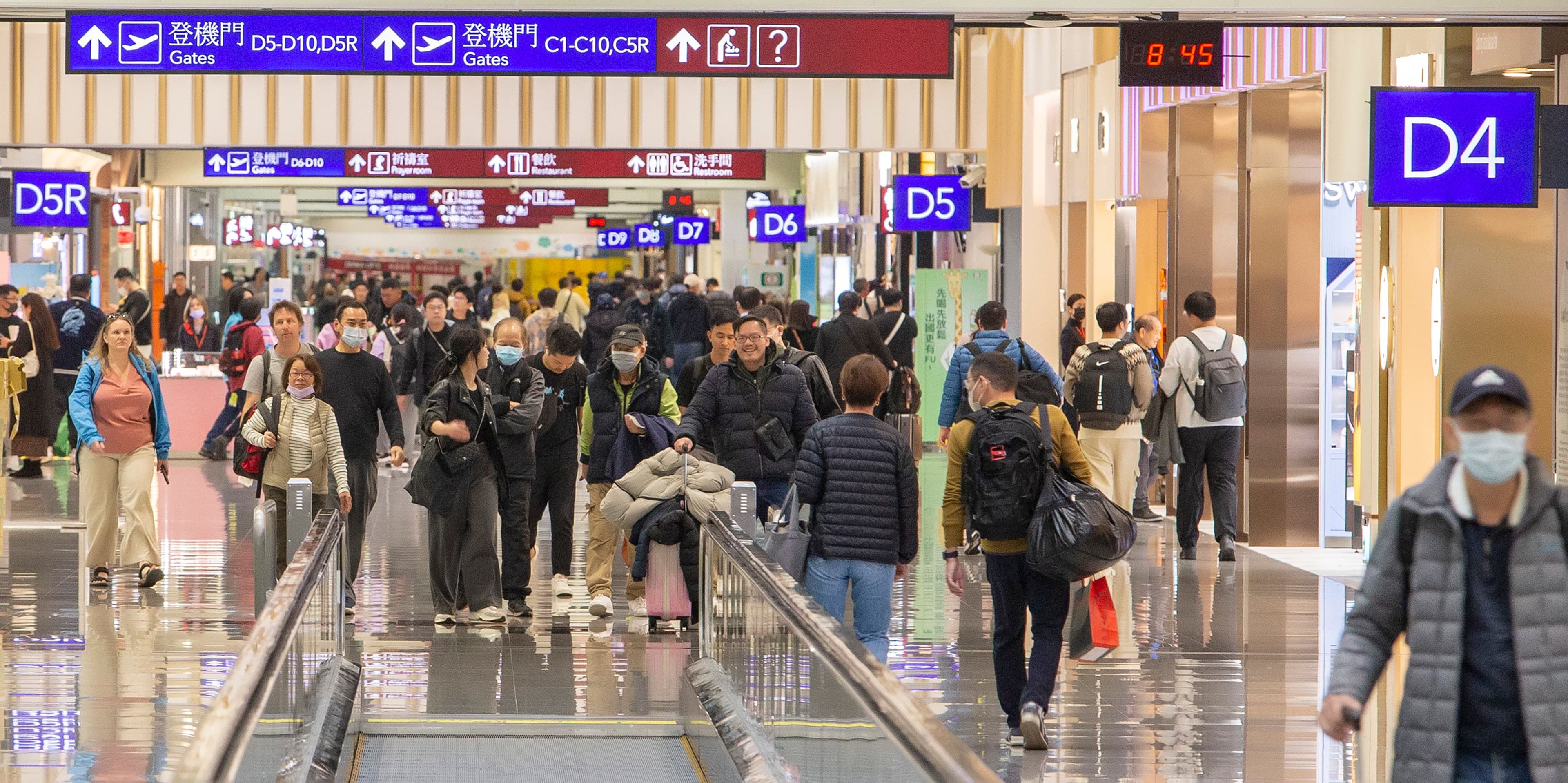 連假將湧入大量人潮,桃機提醒旅客提早3小時到機場報到。(桃機公司提供)