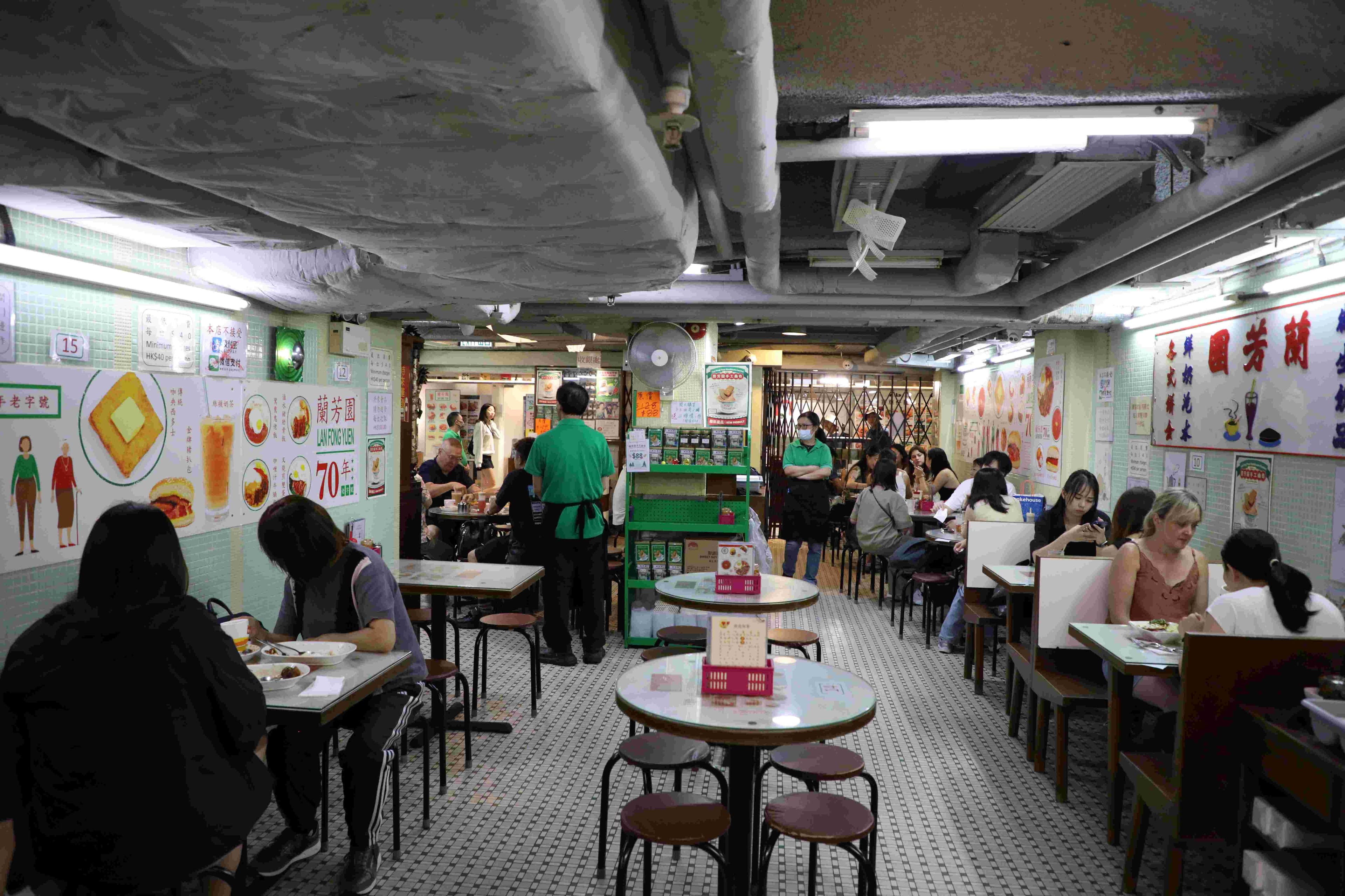 傳承近80年的蘭芳園是許多在地人與遊客下午歇腳嘆一杯茶的首選。
