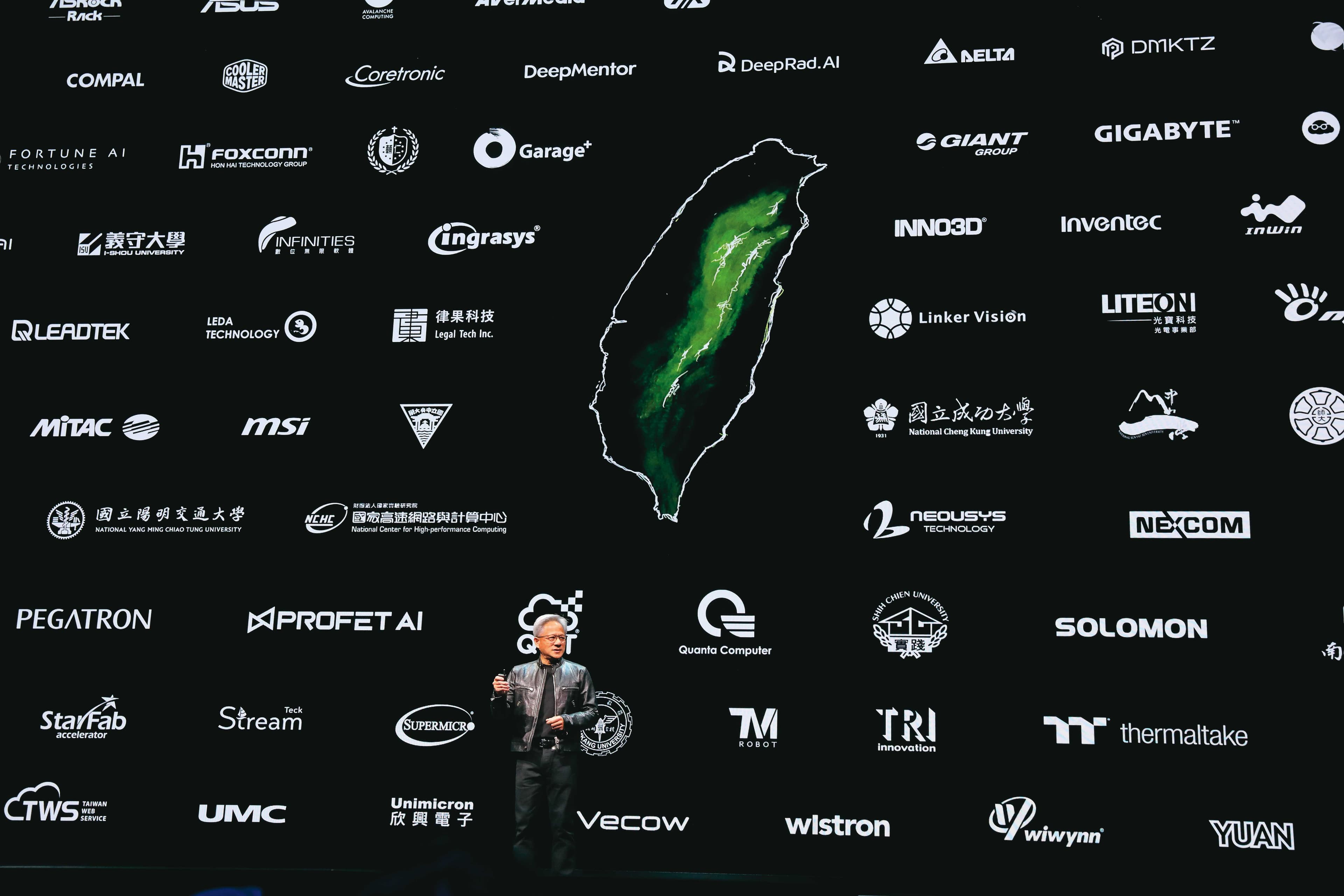 輝達創辦人黃仁勳於台大演講時,點名台灣供應鏈與輝達的合作關係非常緊密。