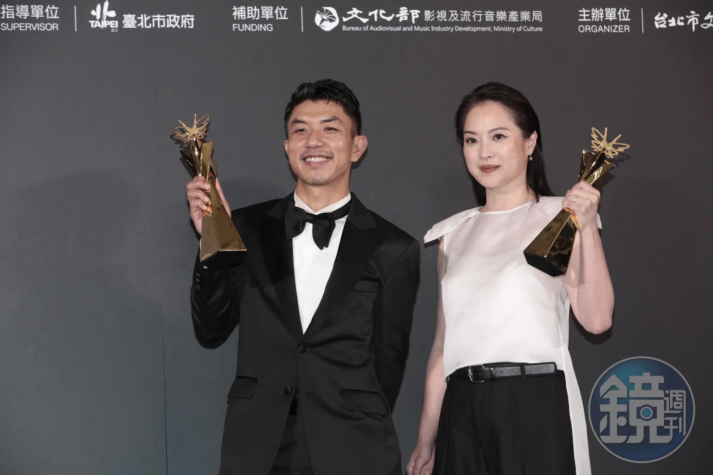 萬洛以《白衣蒼狗》拿下北影影帝,他說這個獎是屬於劇組所有人的。右為影后高伊玲。