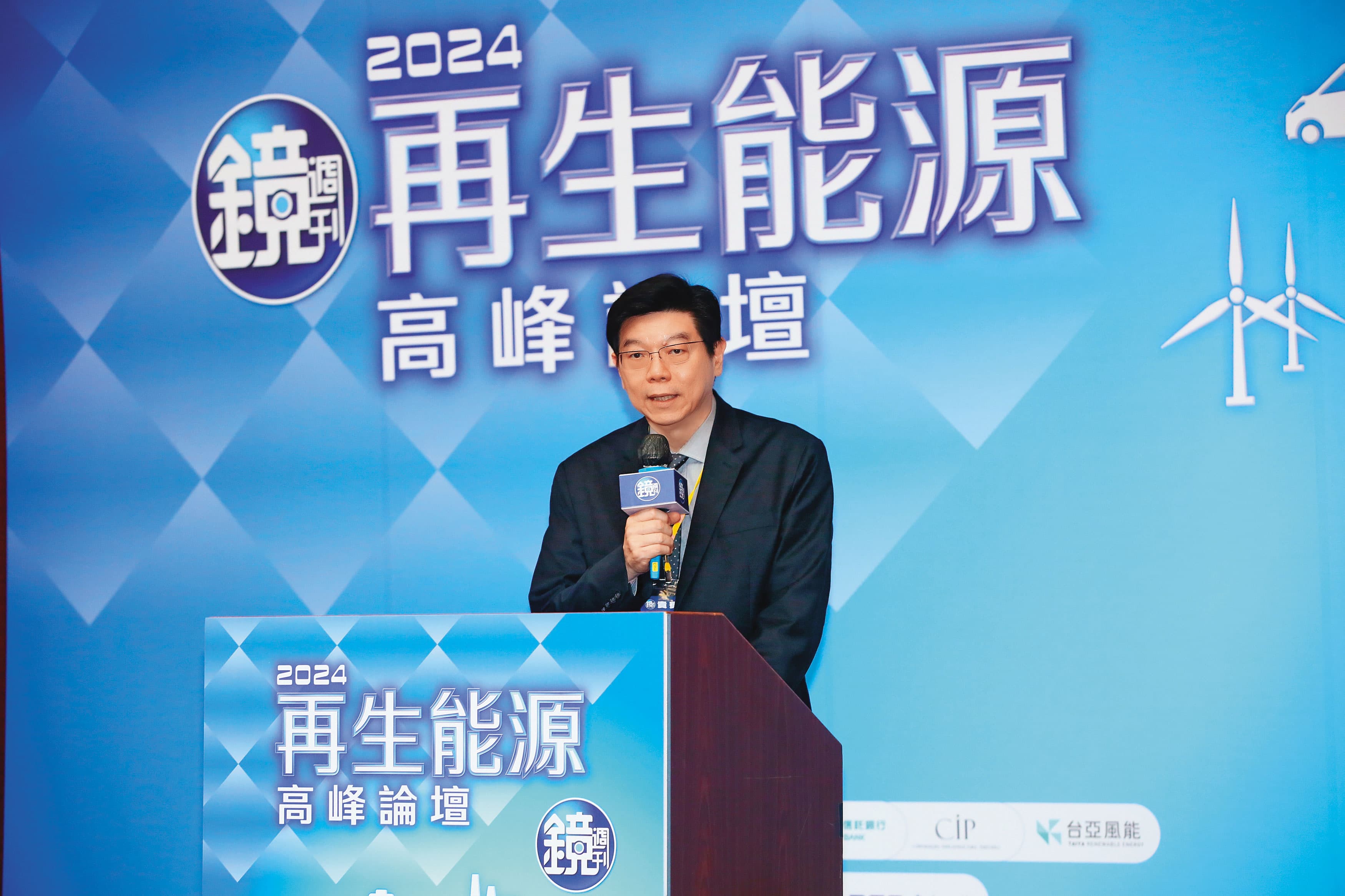 《鏡週刊》社長裴偉表示,台灣經濟相當依賴出口,當淨零排放蔚為全球風潮,國內企業未來對於綠電的需求勢必逐年攀升。