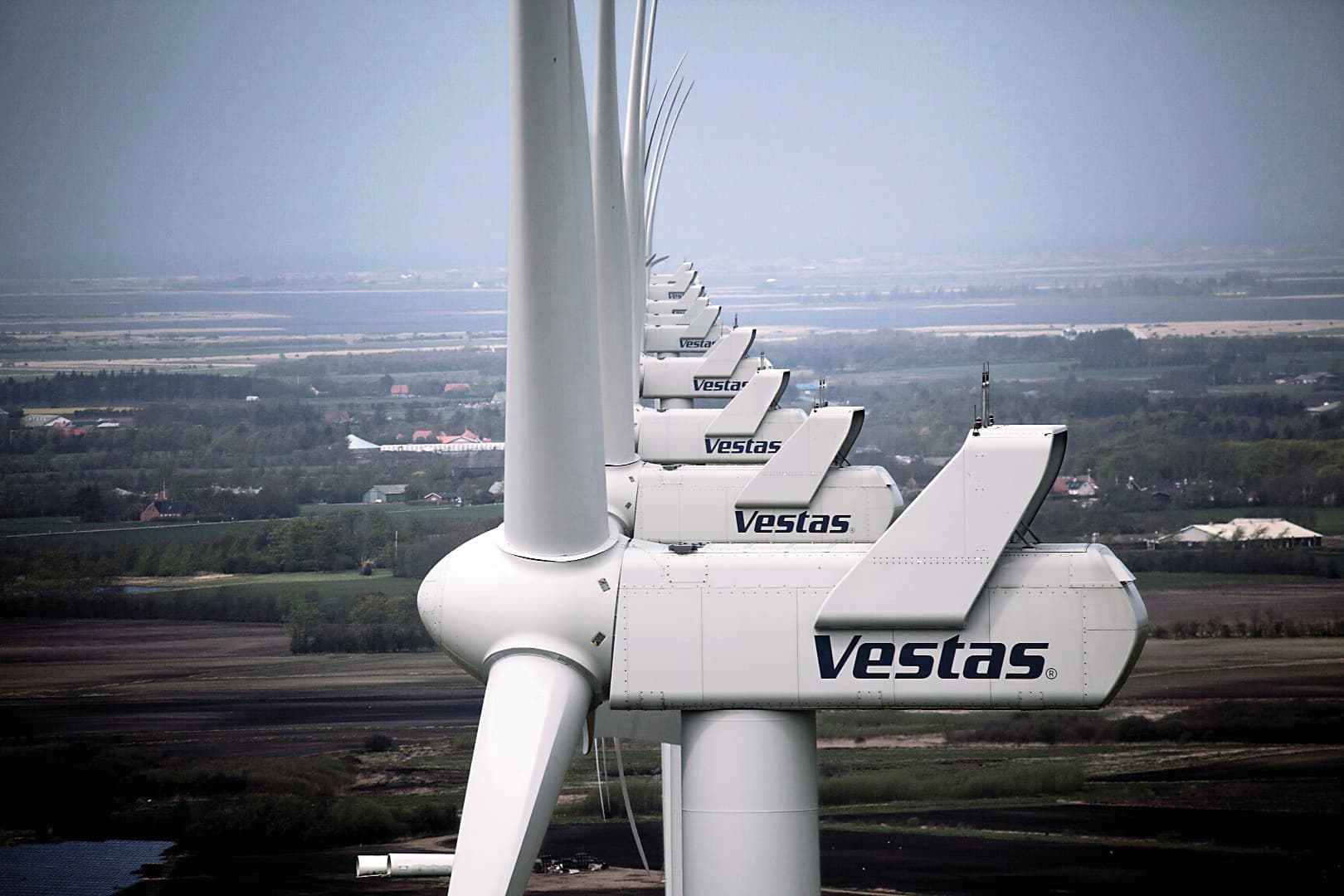 丹麥風力發電機大廠Vestas對於不平等合約一說,表示不予認同,但並未說明細節。(翻攝Vestas臉書)