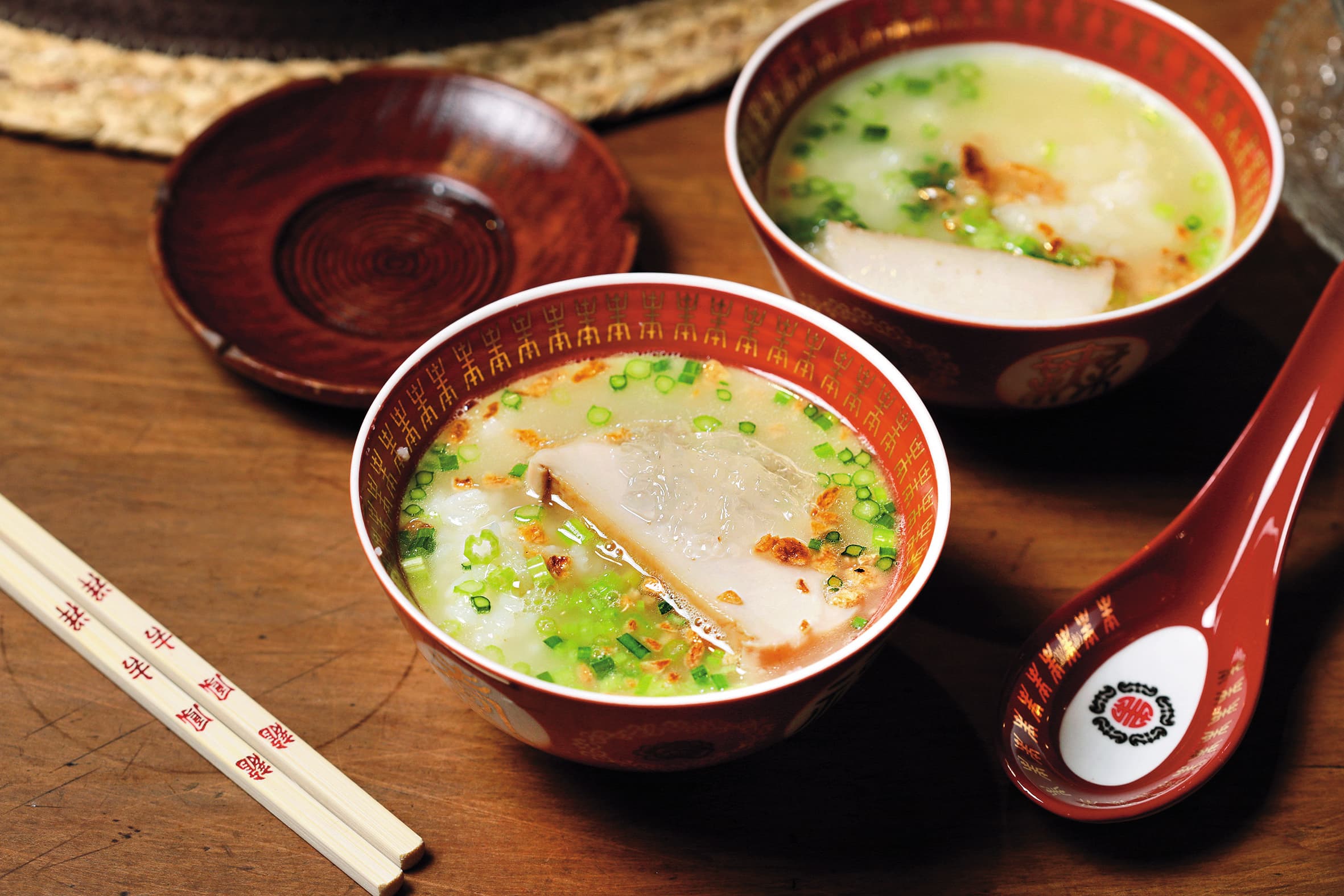 貌似清淡的燕窩鮑魚飯湯,是府城富貴人家的專屬吃法。
