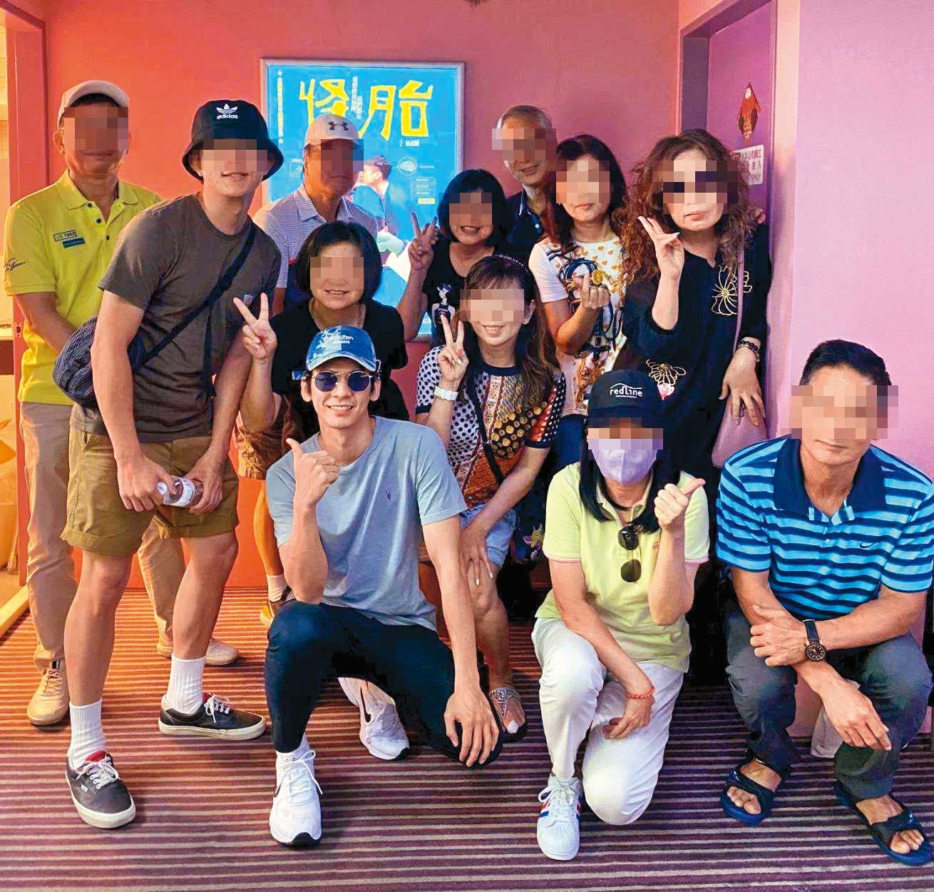 林柏宏開始演戲後,首映會都會邀請二伯、四叔全家到場觀賞。(讀者提供)