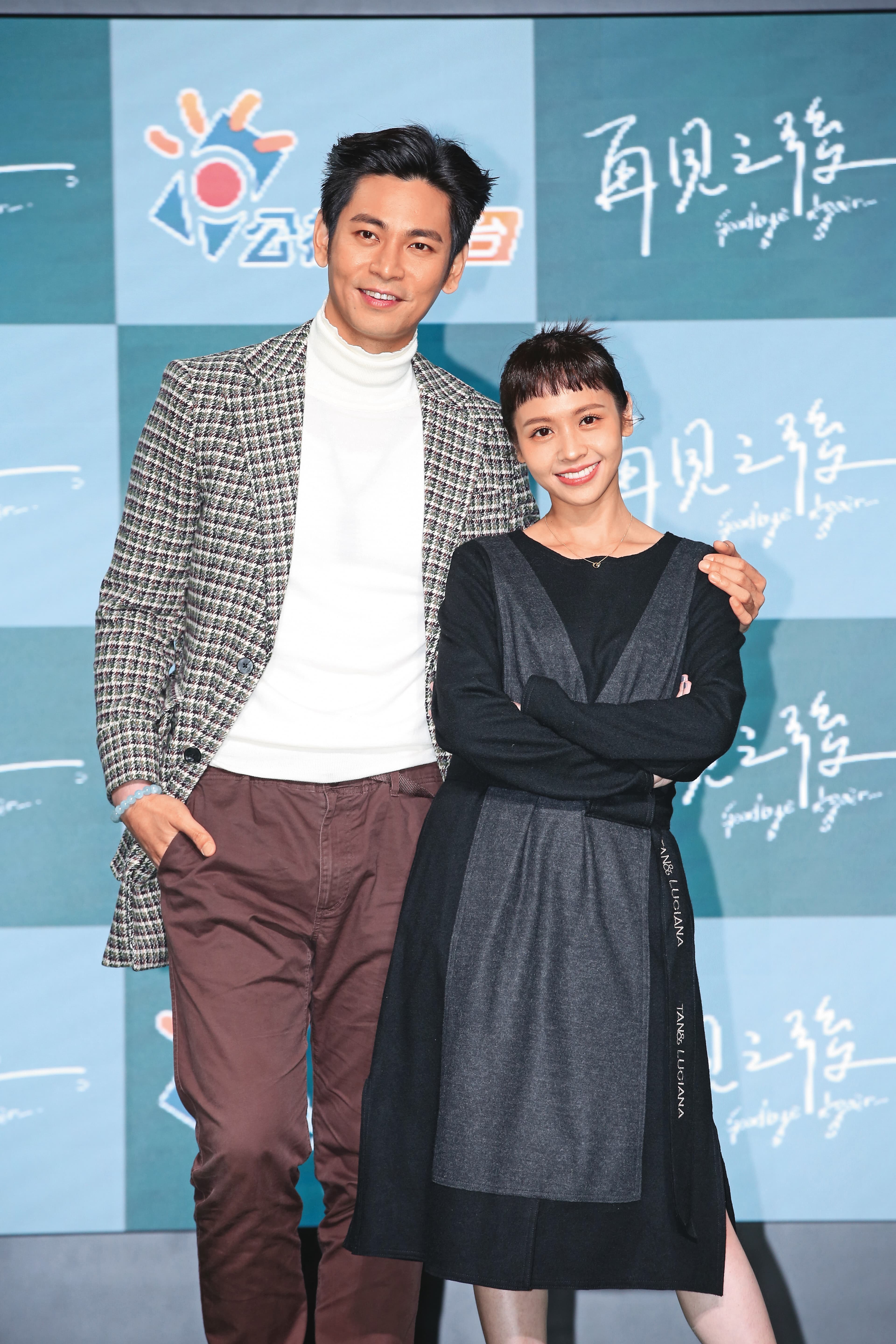 楊子儀(左)2023年在公視台語台《再見之後》飾演暖男醫師和黃姵嘉(右)搭檔。